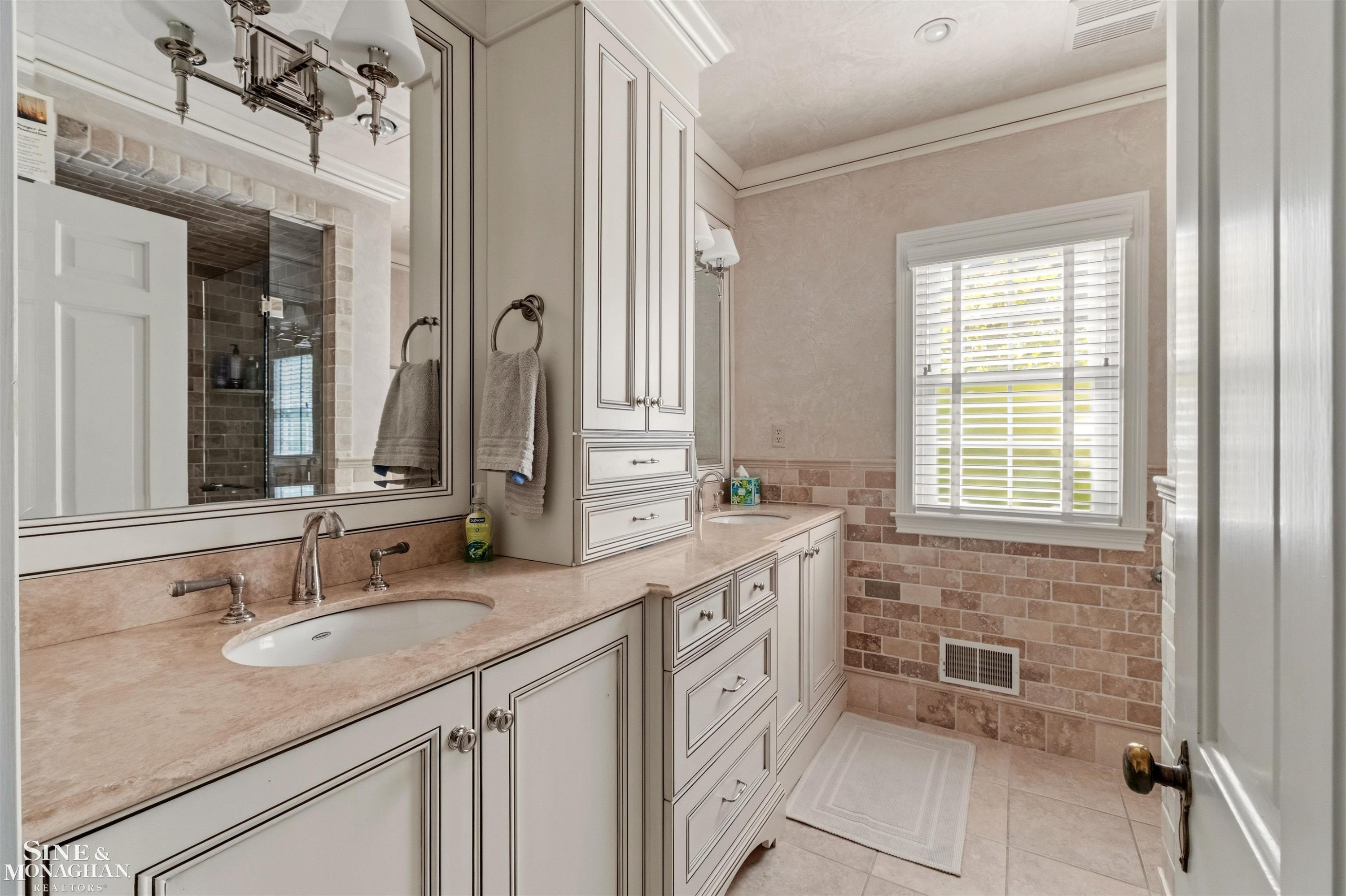 83 Hawthorne Road, Grosse Pointe Shores, MI 48236 — Photo 11