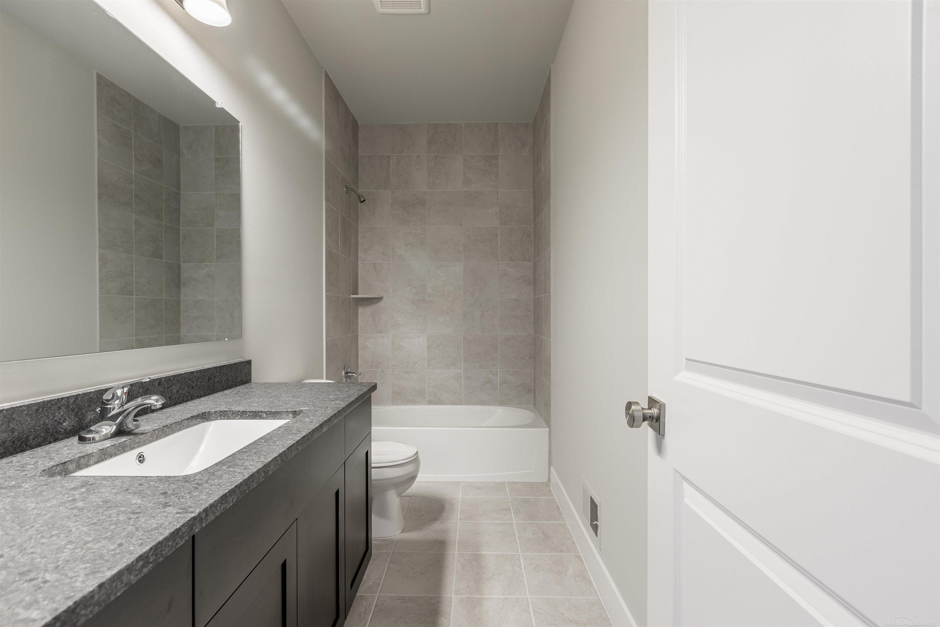 48937 Bartlet Drive, 263, Macomb, MI 48044 — Photo 24
