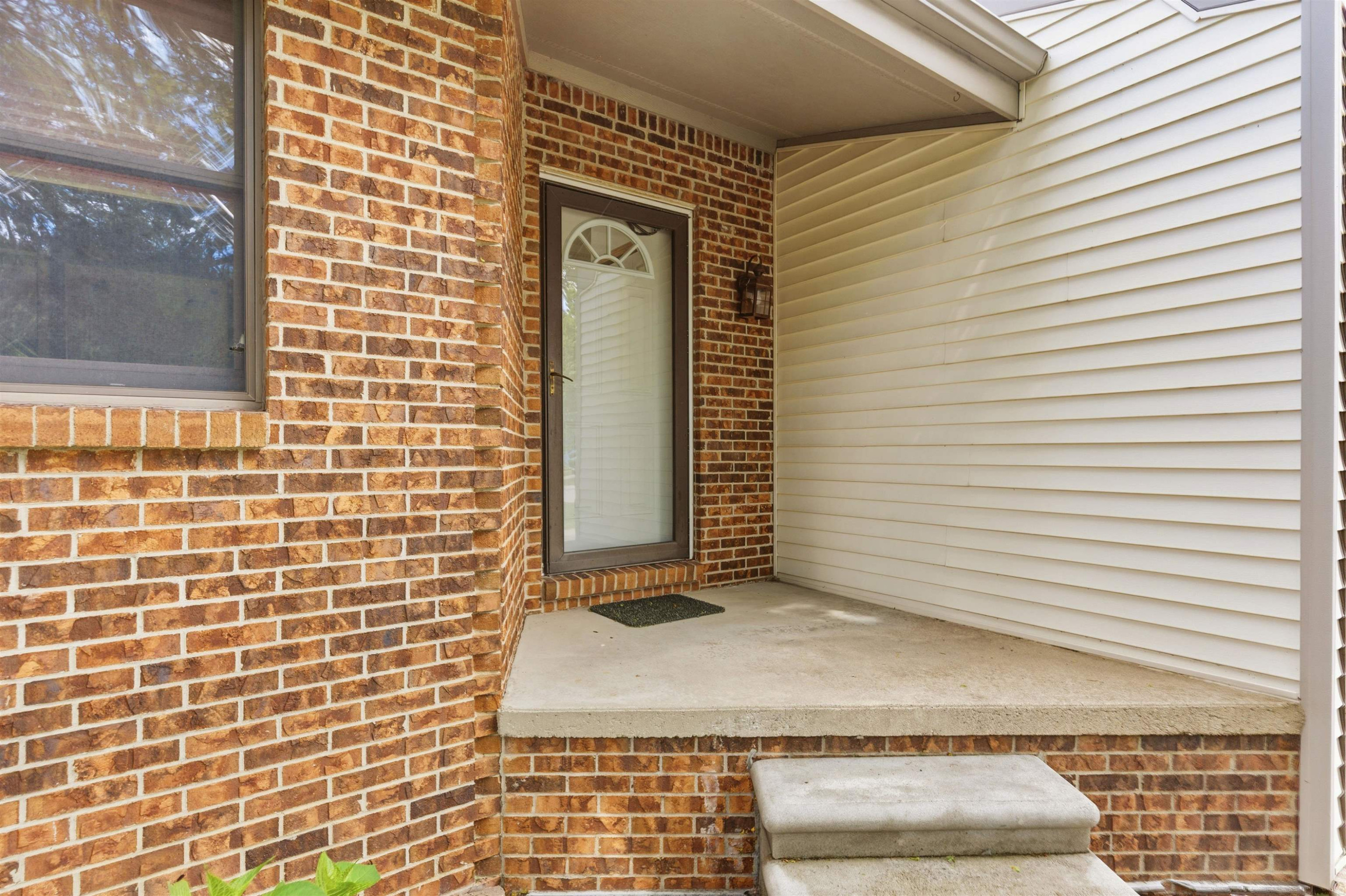514 Rochelle Court, MI — Photo 2