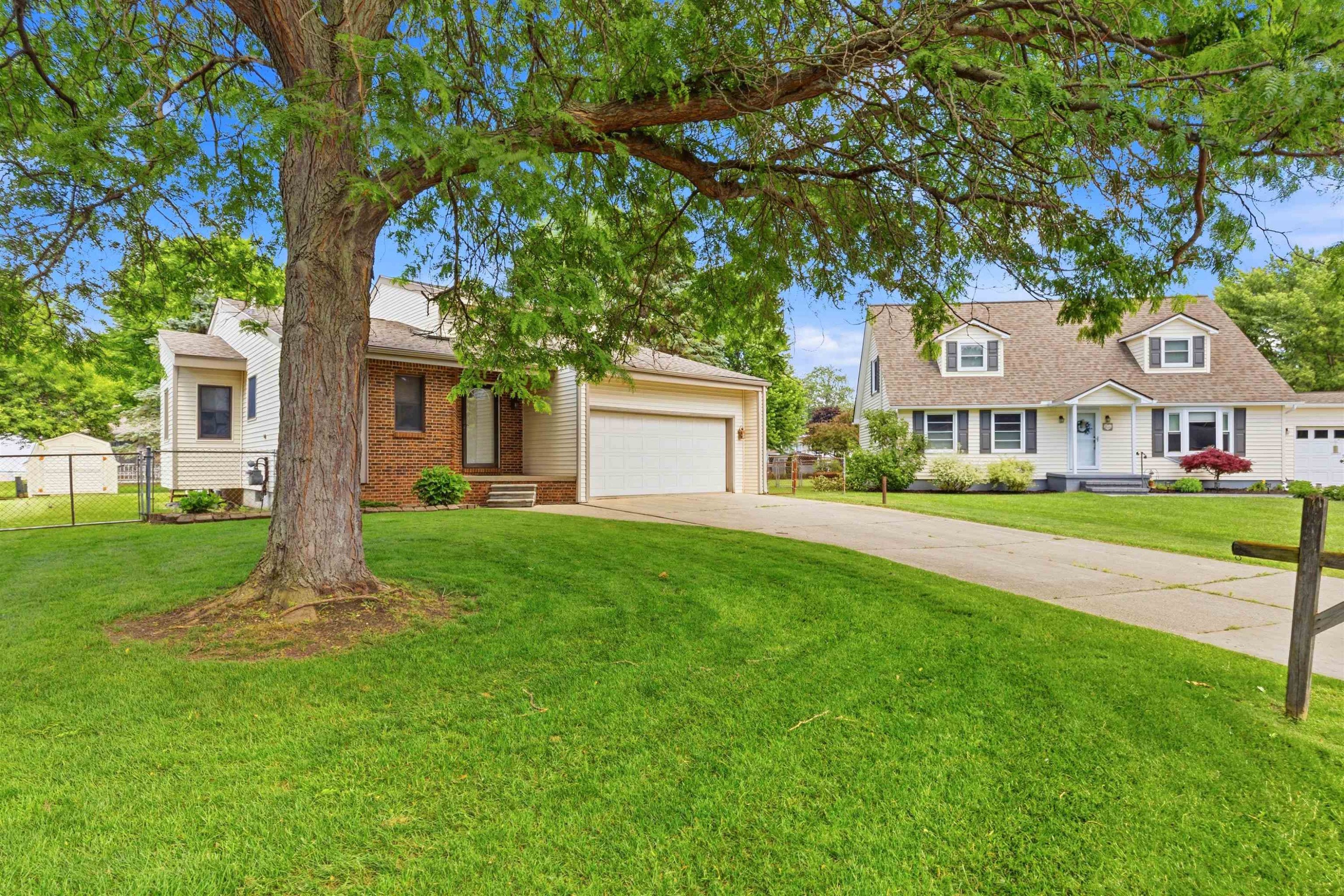 514 Rochelle Court, MI — Photo 3