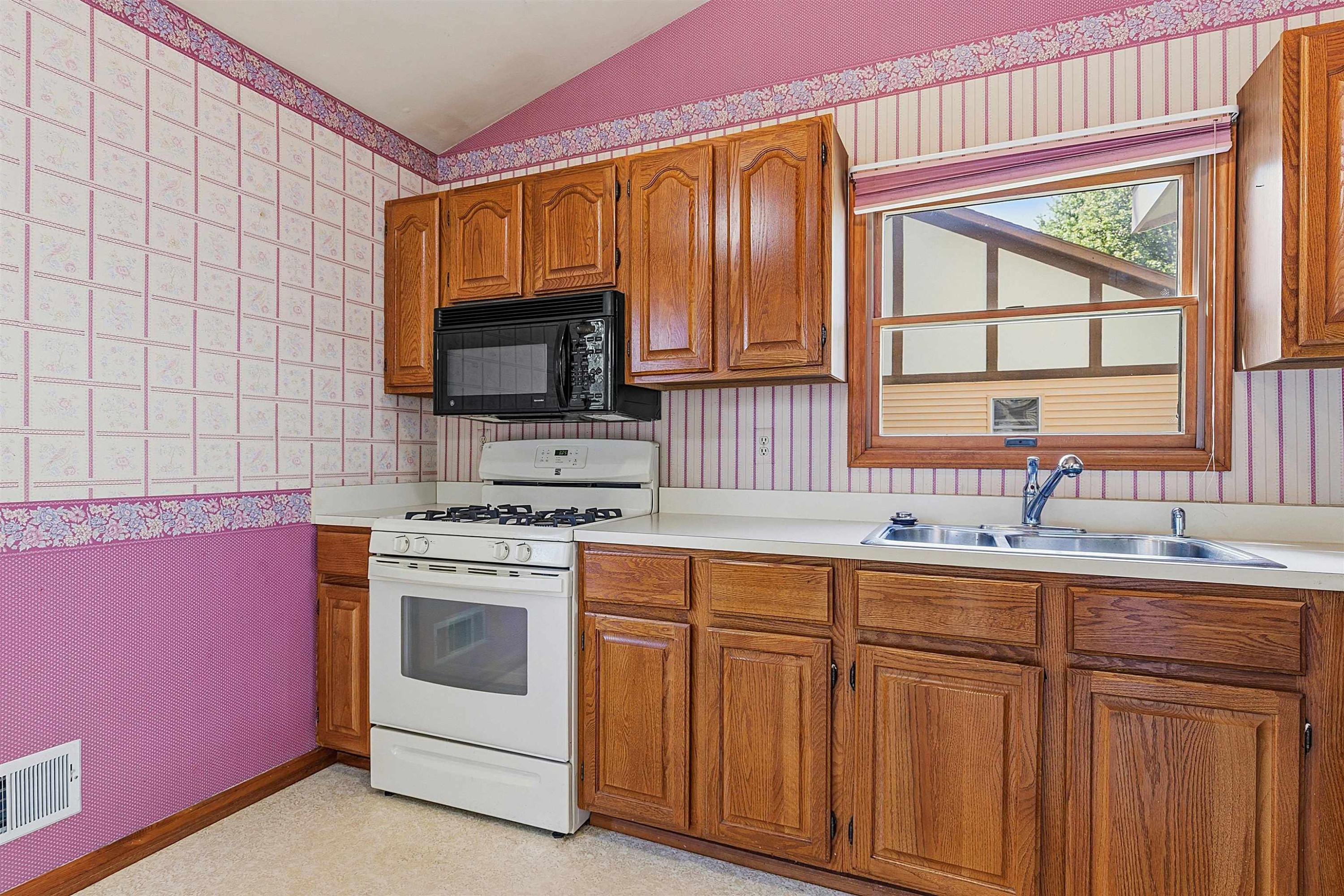 514 Rochelle Court, MI — Photo 7