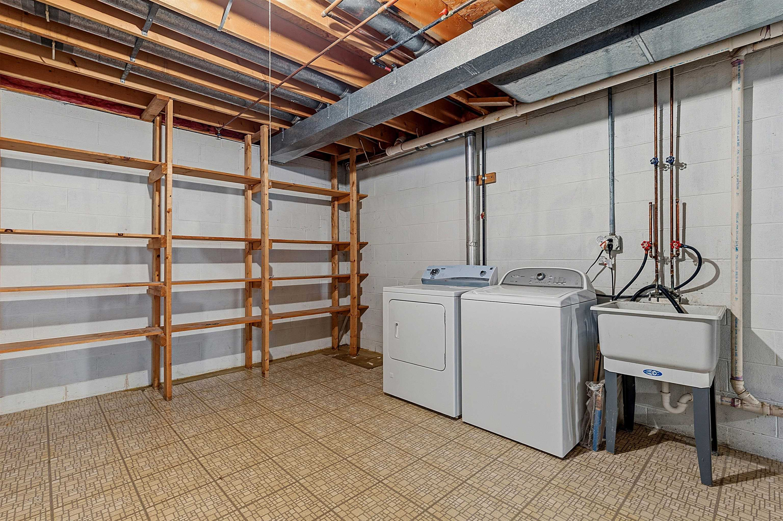 514 Rochelle Court, MI — Photo 17