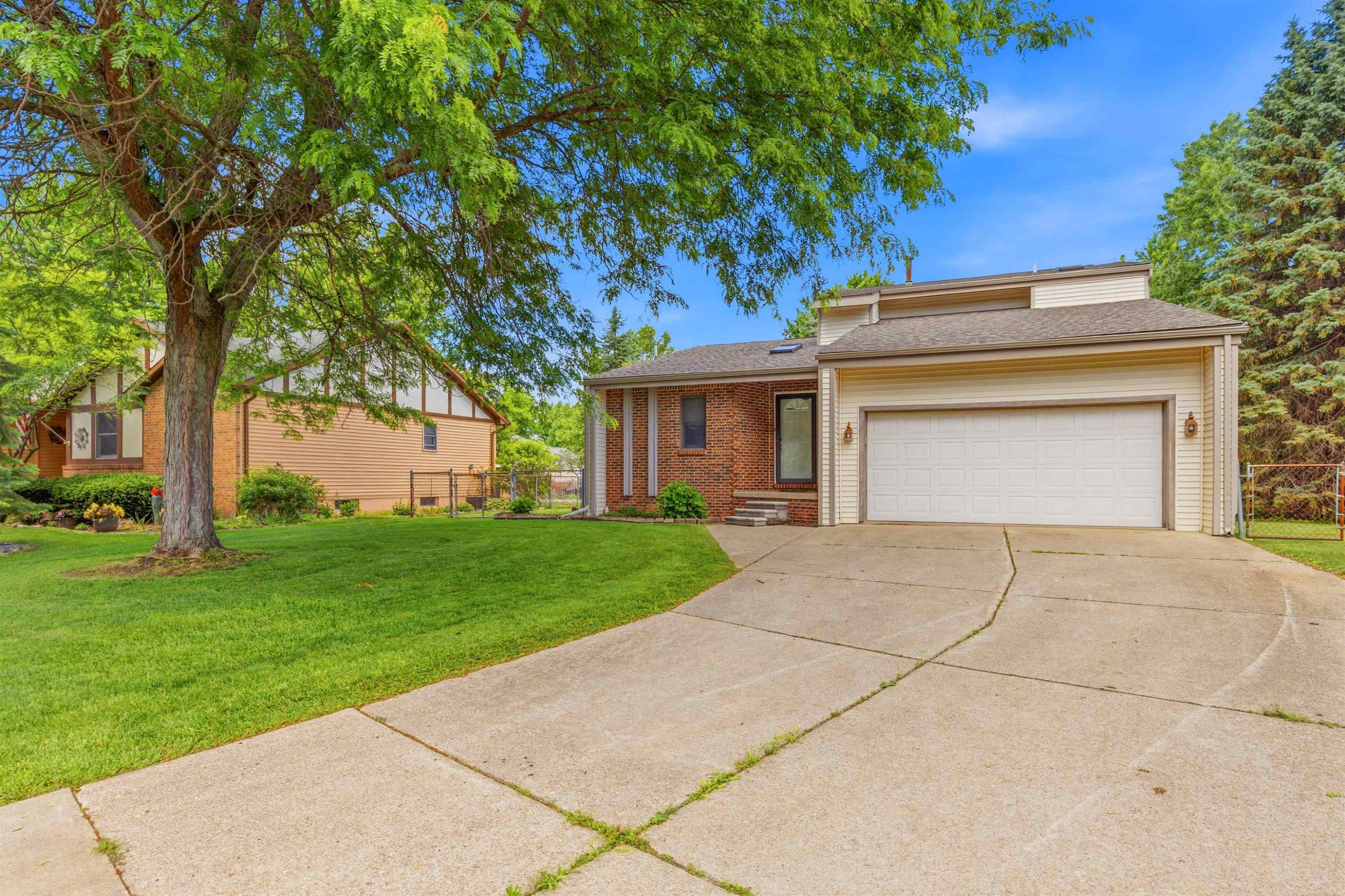 514 Rochelle Court, MI — Photo 29