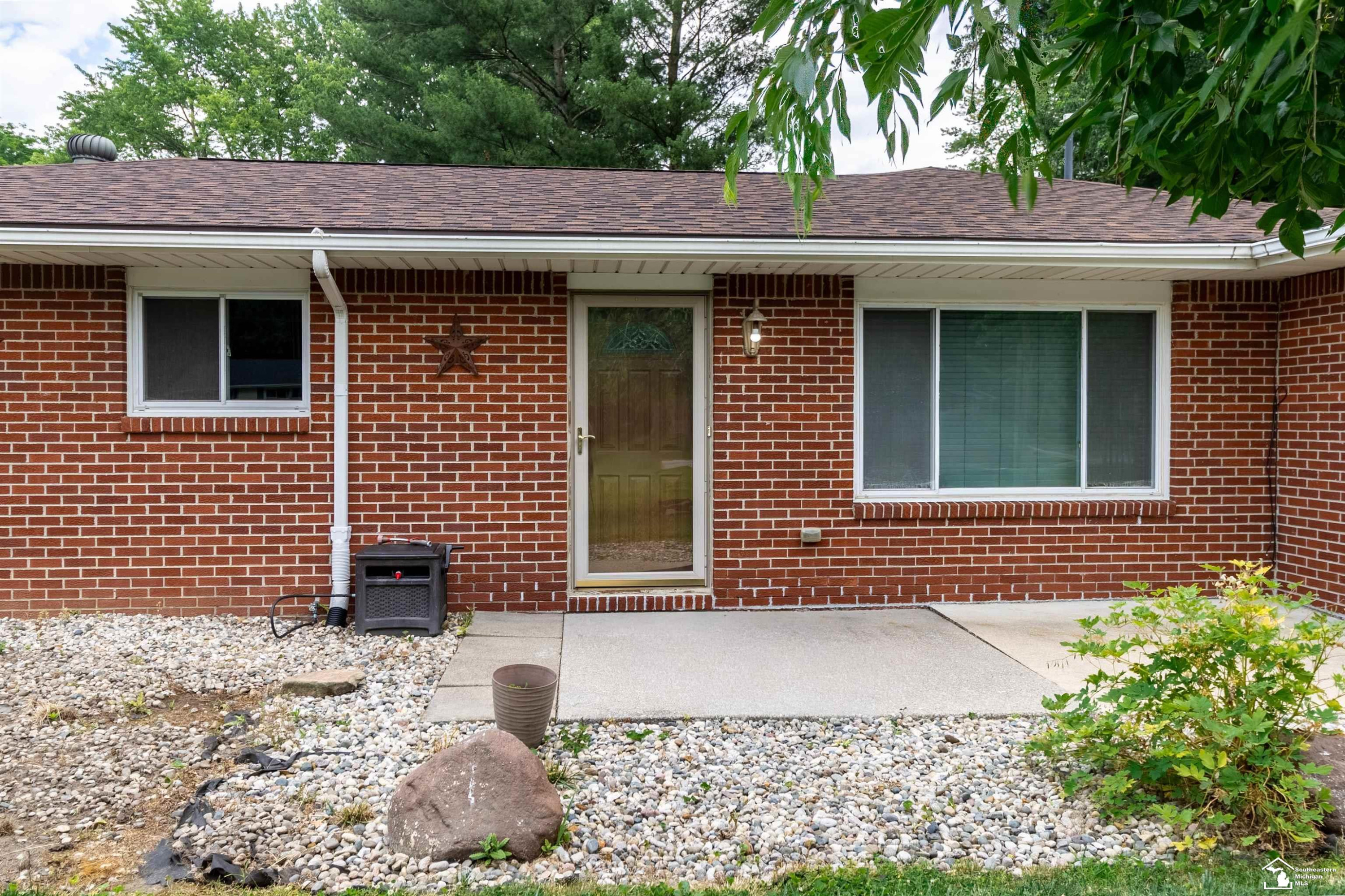 8940 Woodside Drive, Temperance, MI 48182 — Photo 4