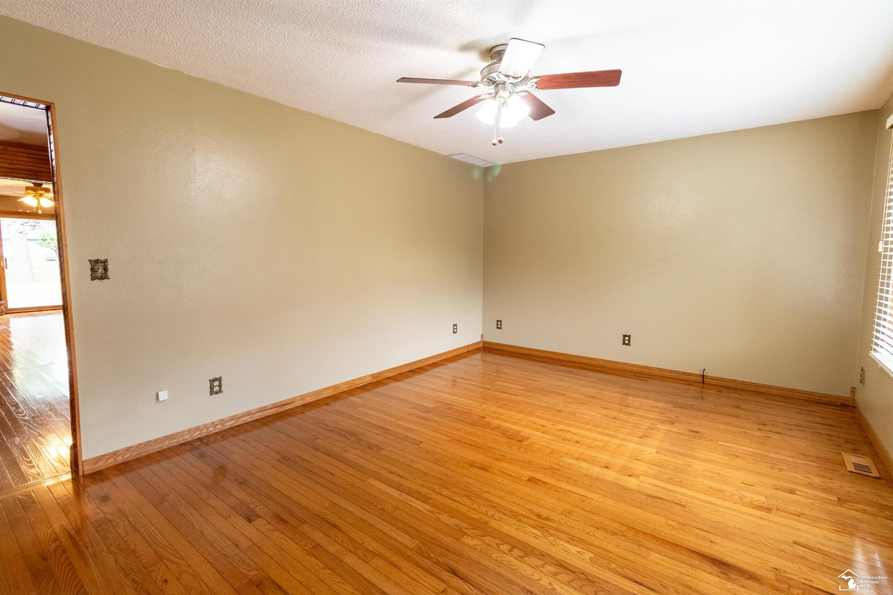 8940 Woodside Drive, Temperance, MI 48182 — Photo 9