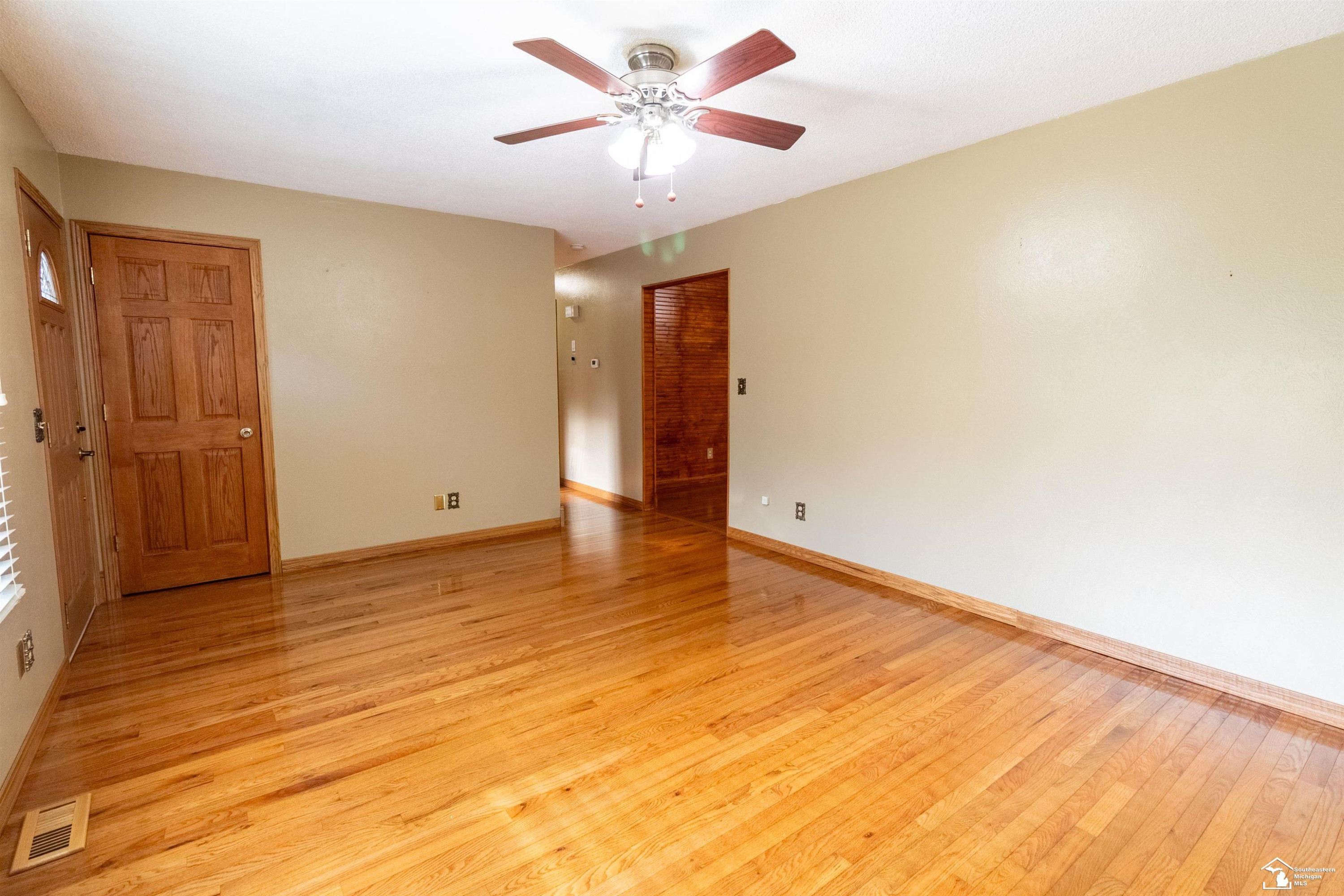 8940 Woodside Drive, Temperance, MI 48182 — Photo 10