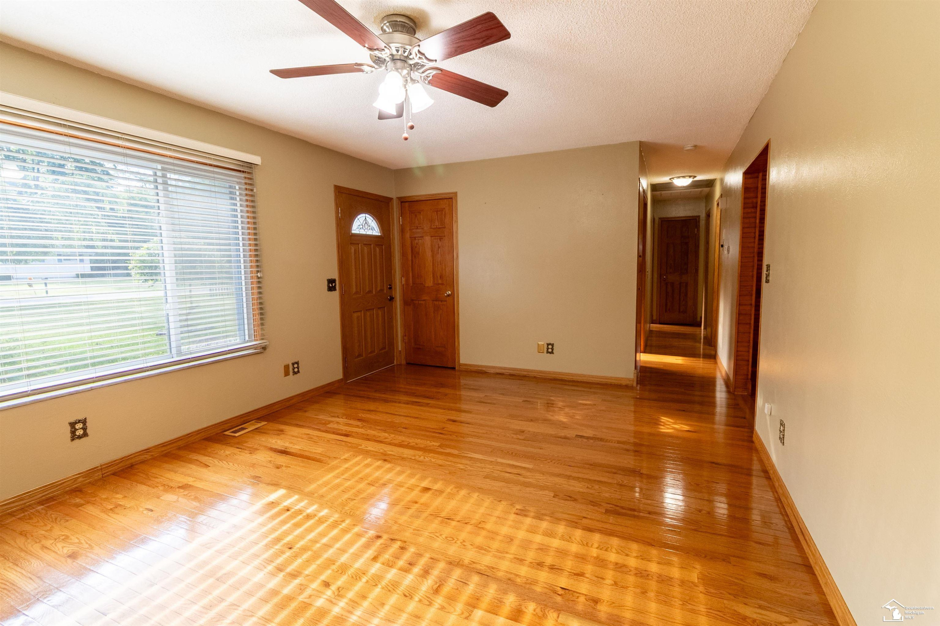 8940 Woodside Drive, Temperance, MI 48182 — Photo 11