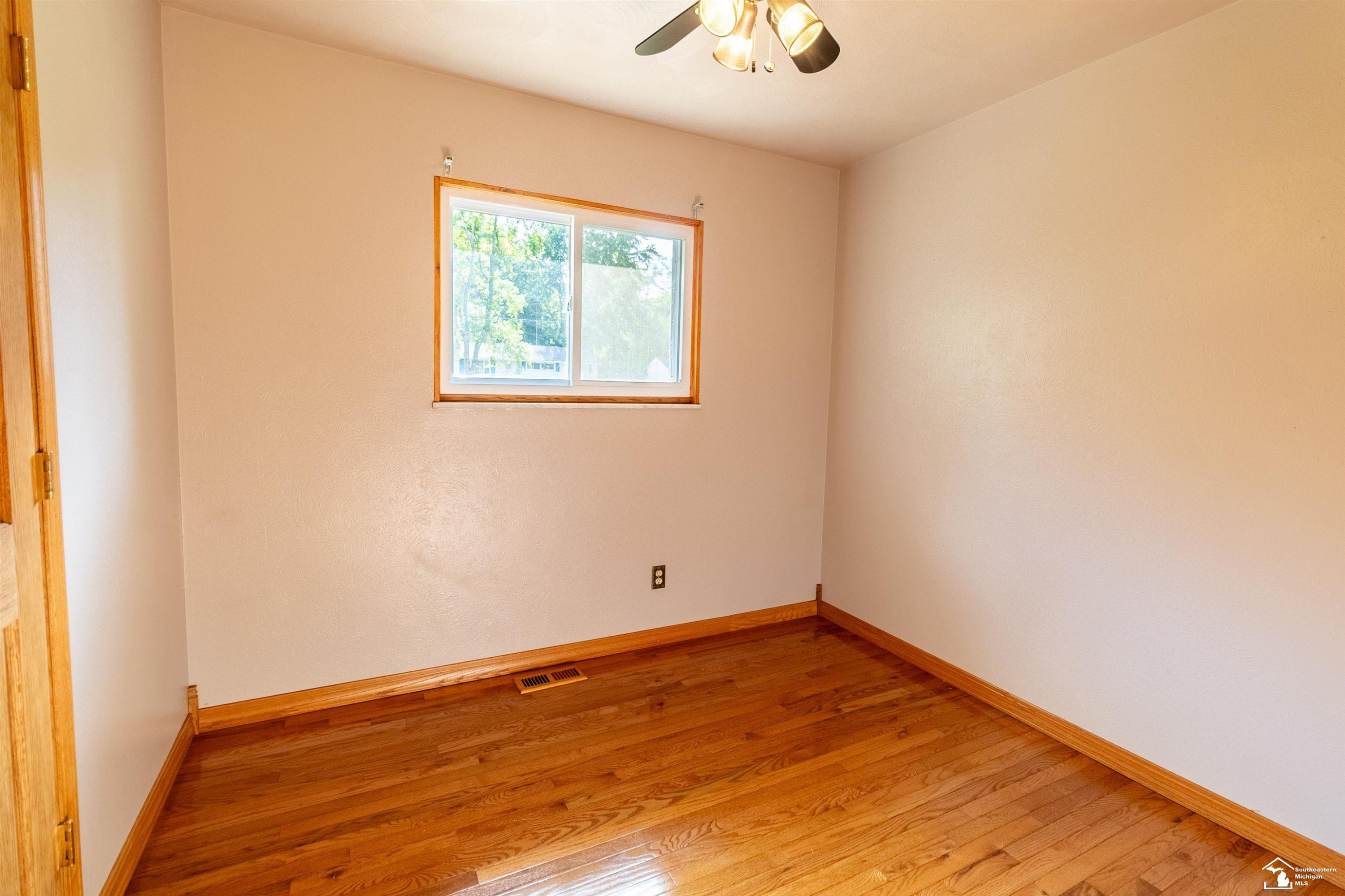 8940 Woodside Drive, Temperance, MI 48182 — Photo 12