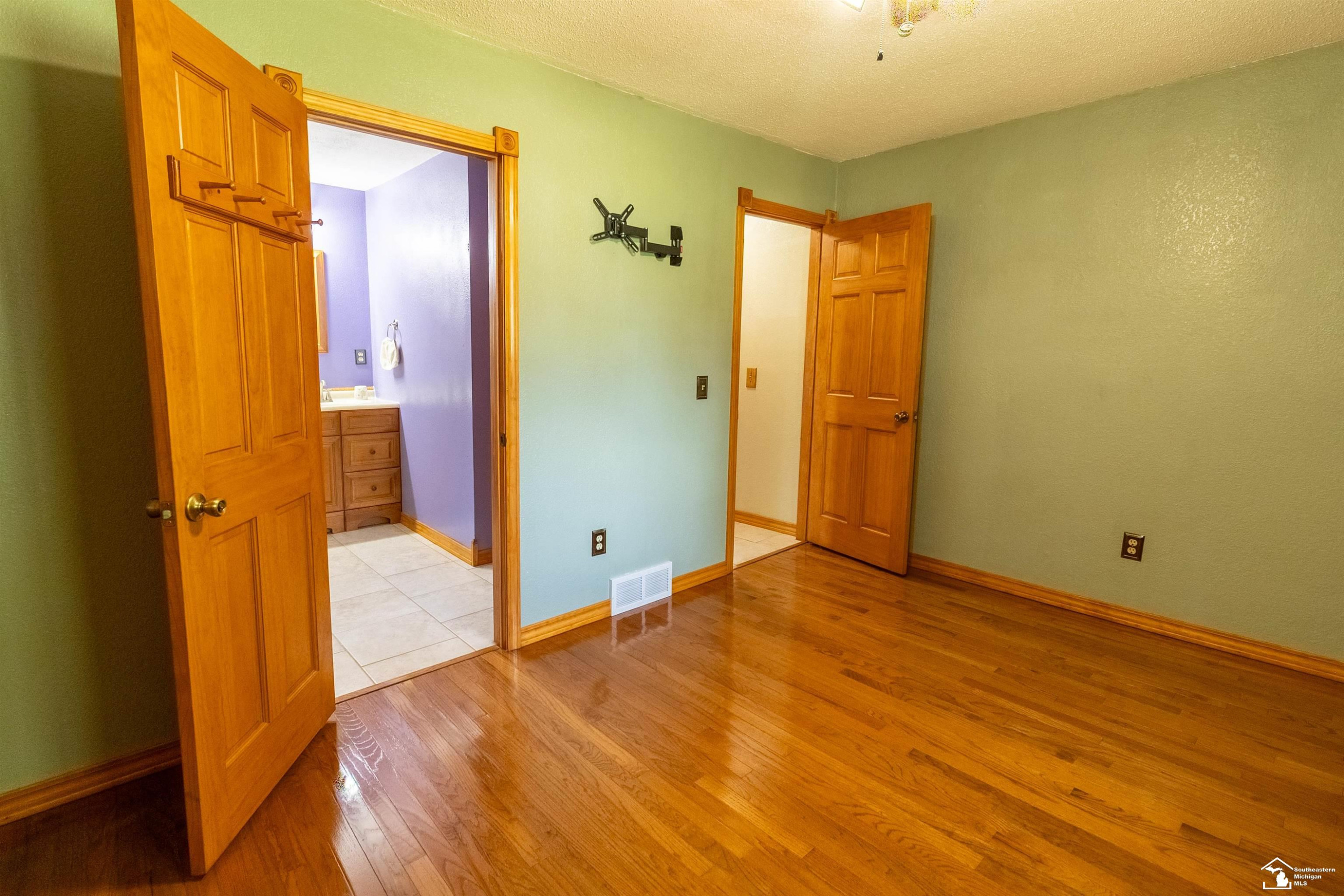 8940 Woodside Drive, Temperance, MI 48182 — Photo 17