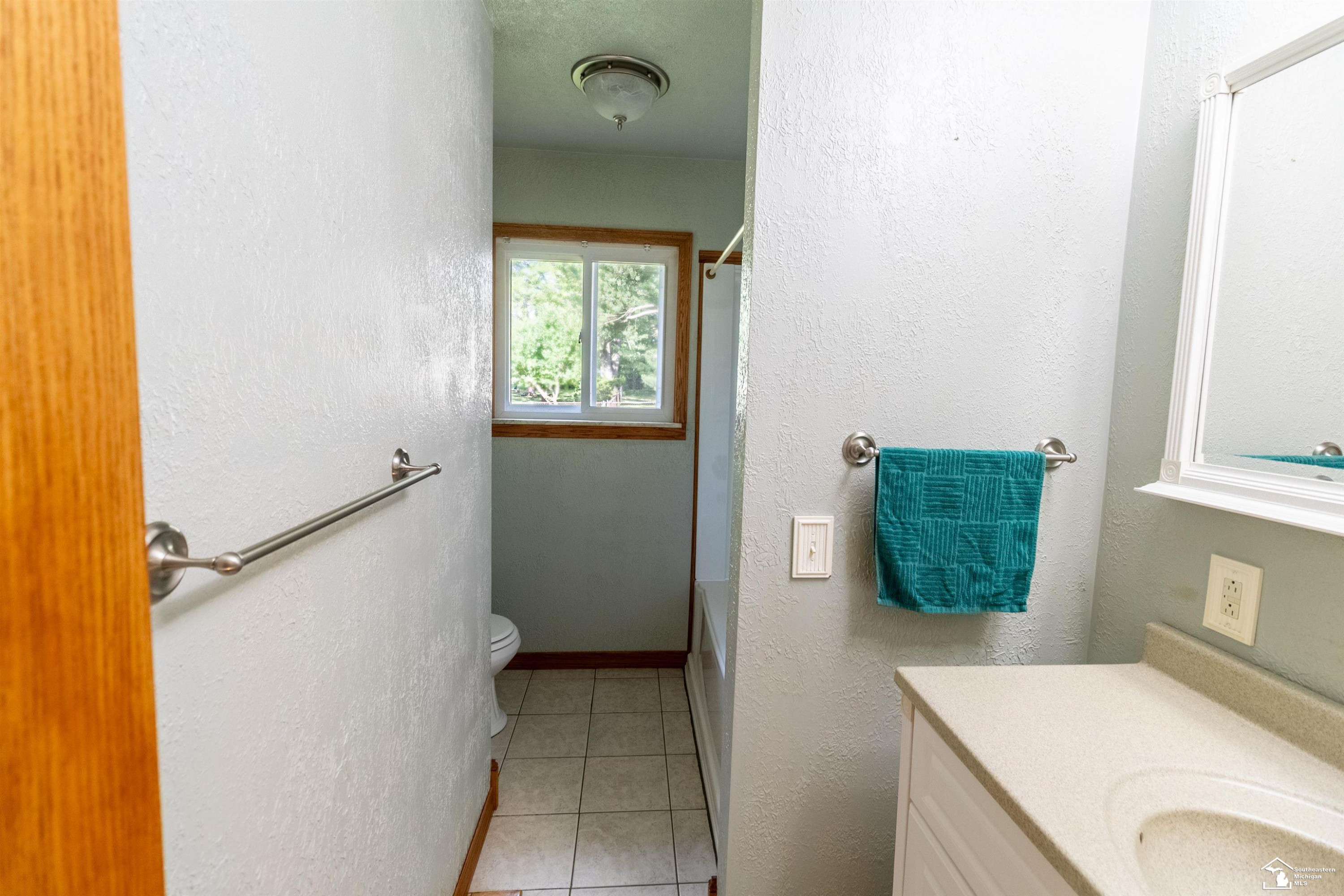 8940 Woodside Drive, Temperance, MI 48182 — Photo 18