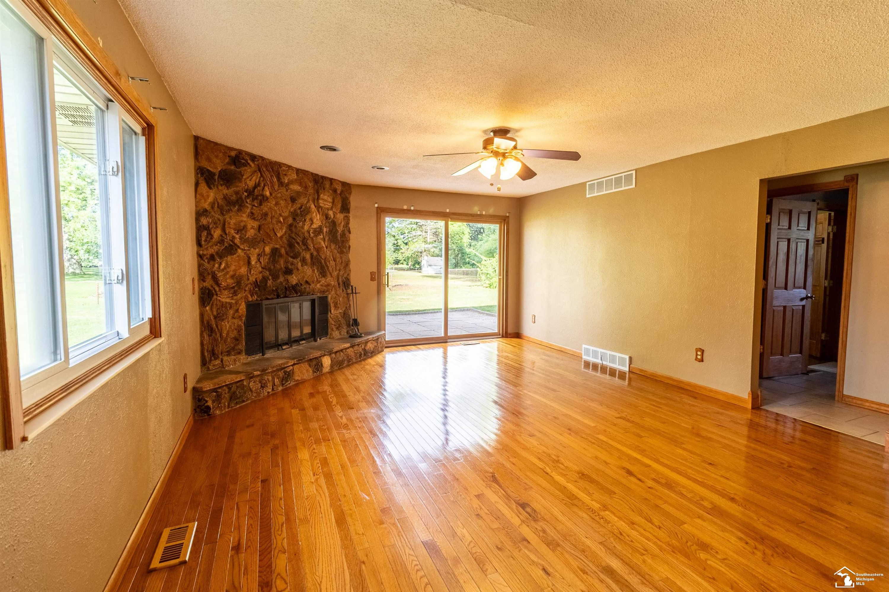 8940 Woodside Drive, Temperance, MI 48182 — Photo 23