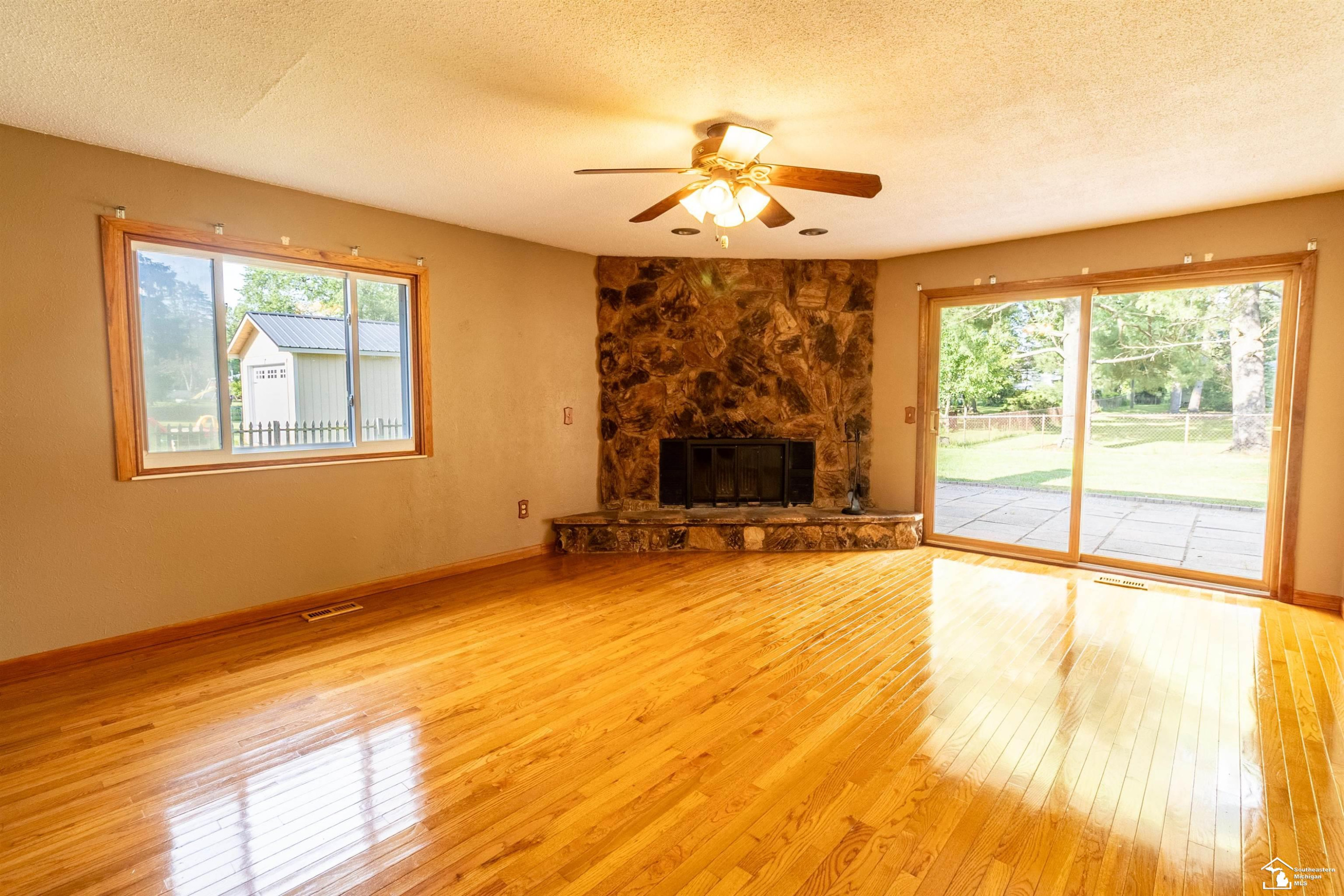 8940 Woodside Drive, Temperance, MI 48182 — Photo 24