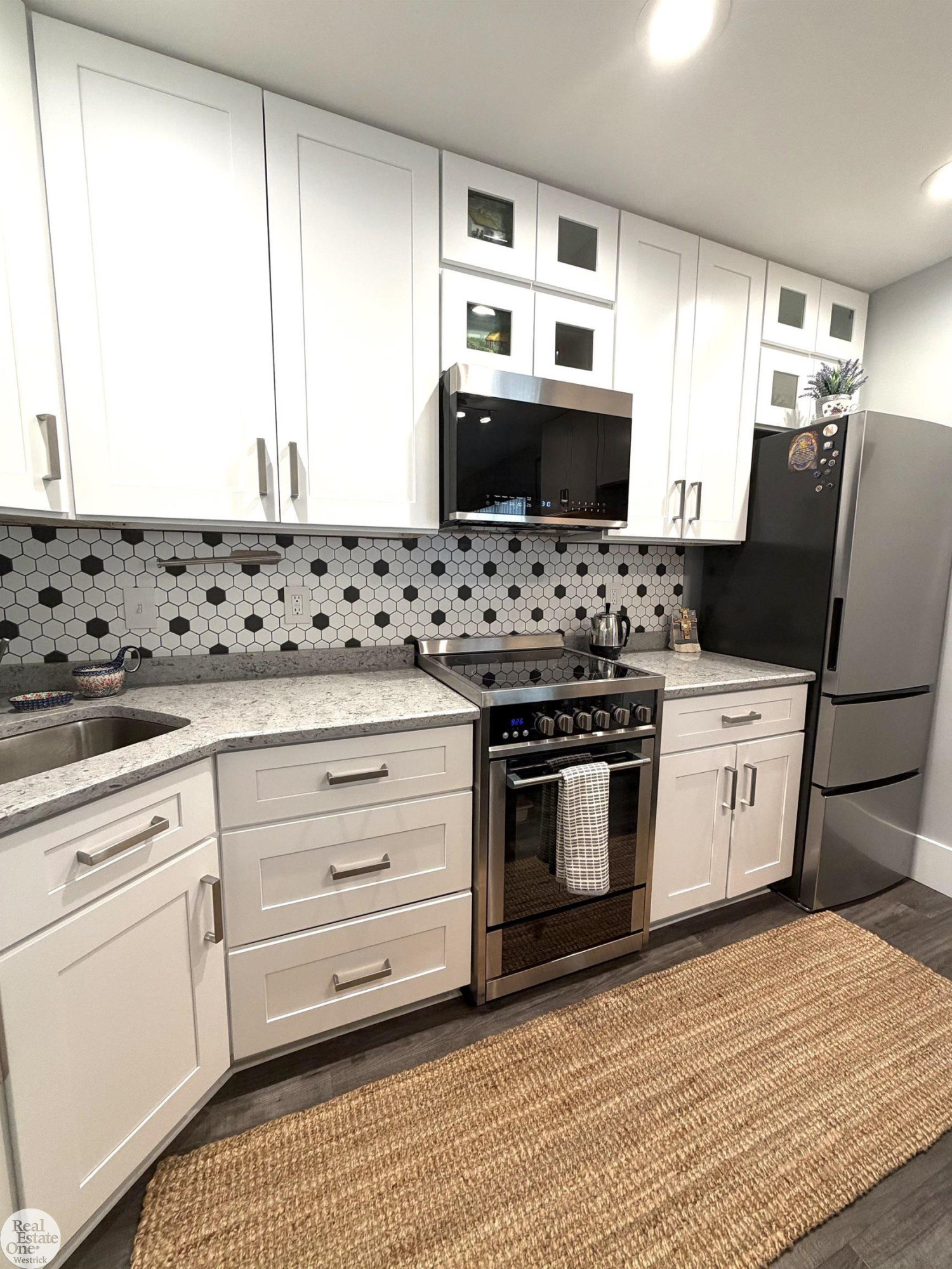 4500 Lakeshore Road, 13, MI 48059 — Photo 7