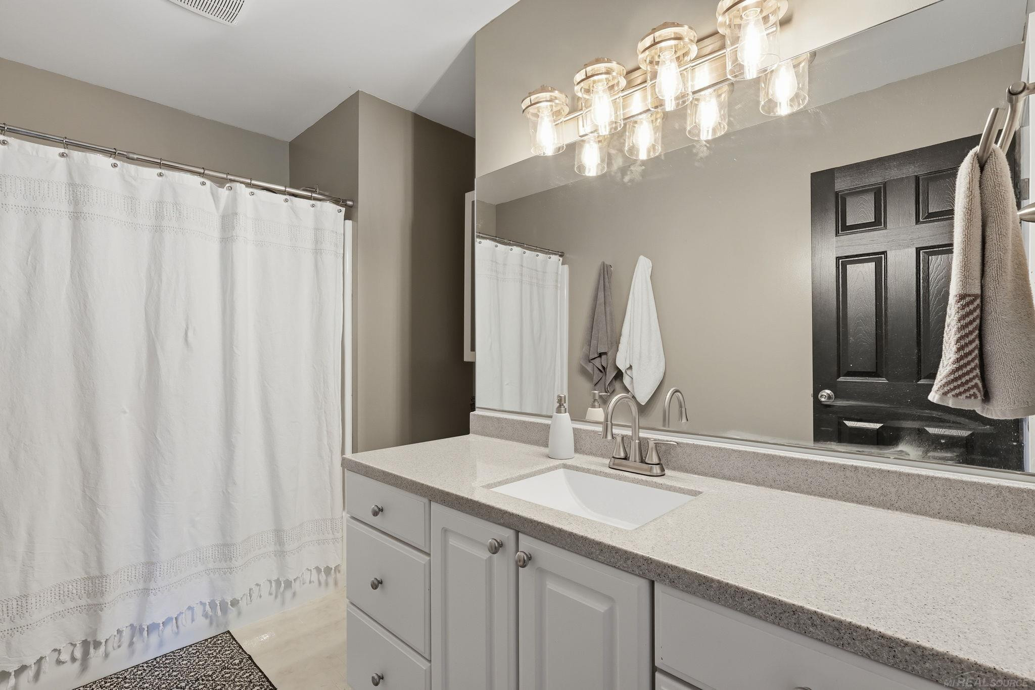 4055 Stoney Creek Drive, MI 48059 — Photo 33