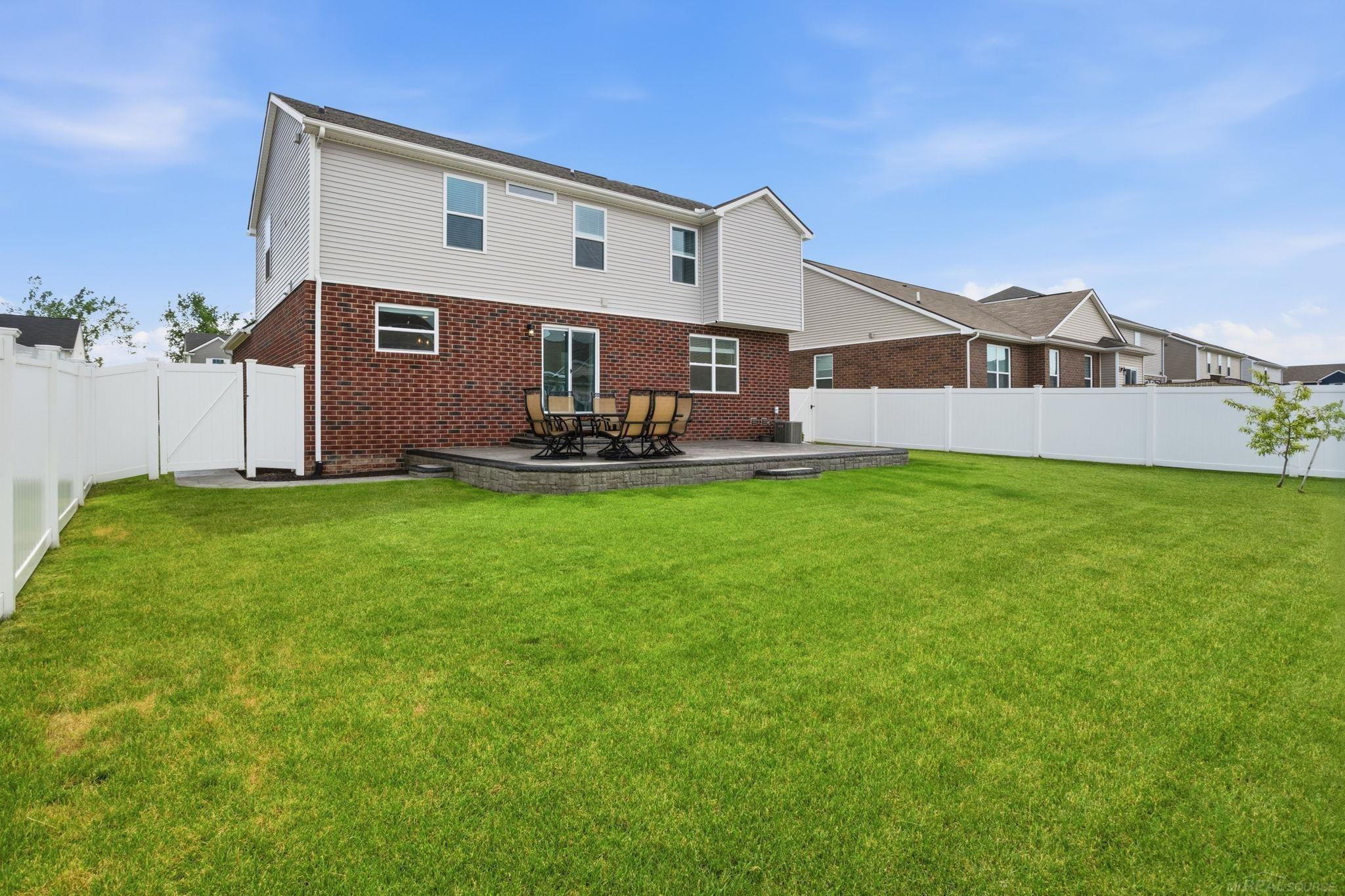 48643 Pioneer Avenue, MI 48042 — Photo 25