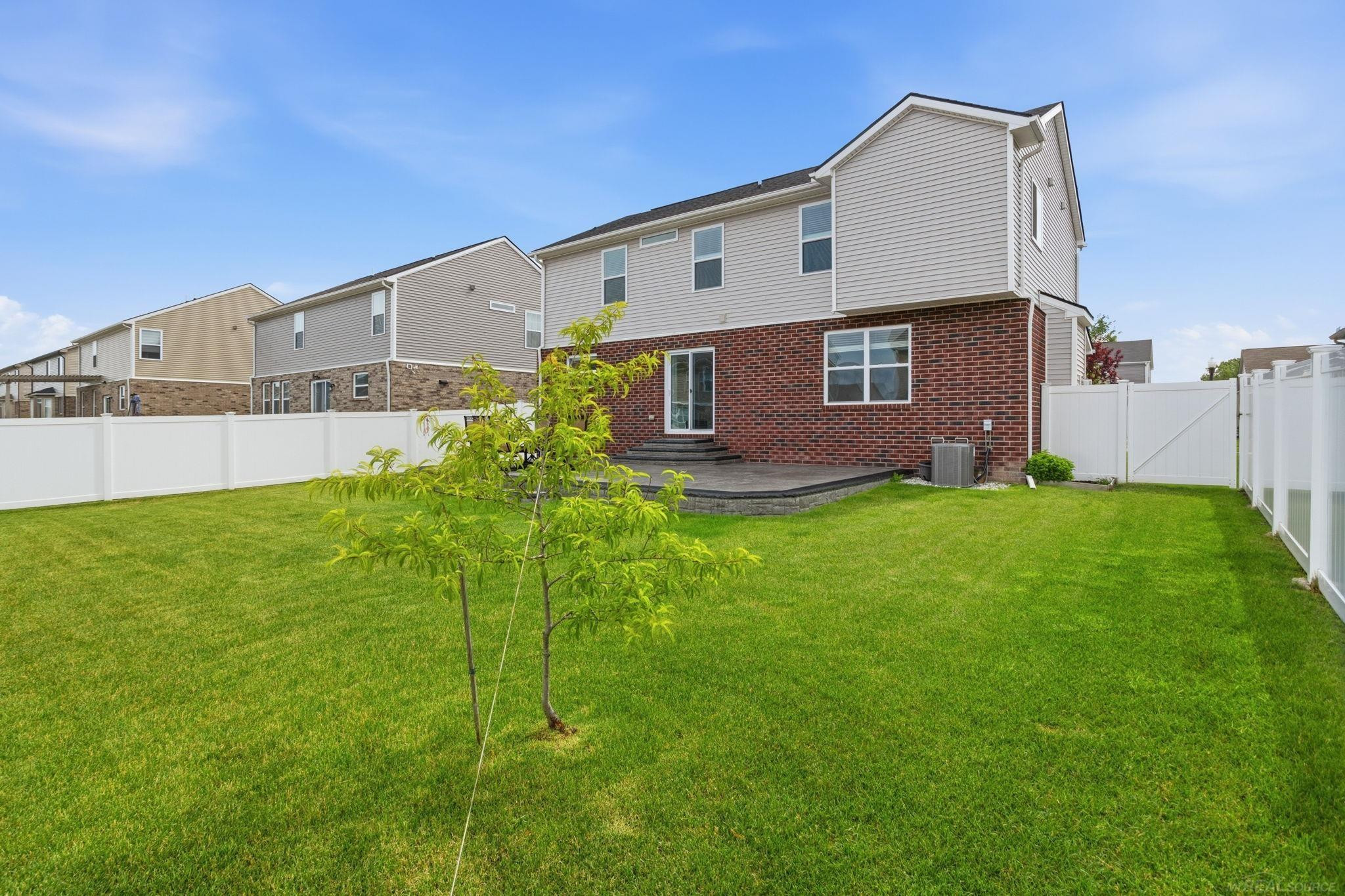 48643 Pioneer Avenue, MI 48042 — Photo 27