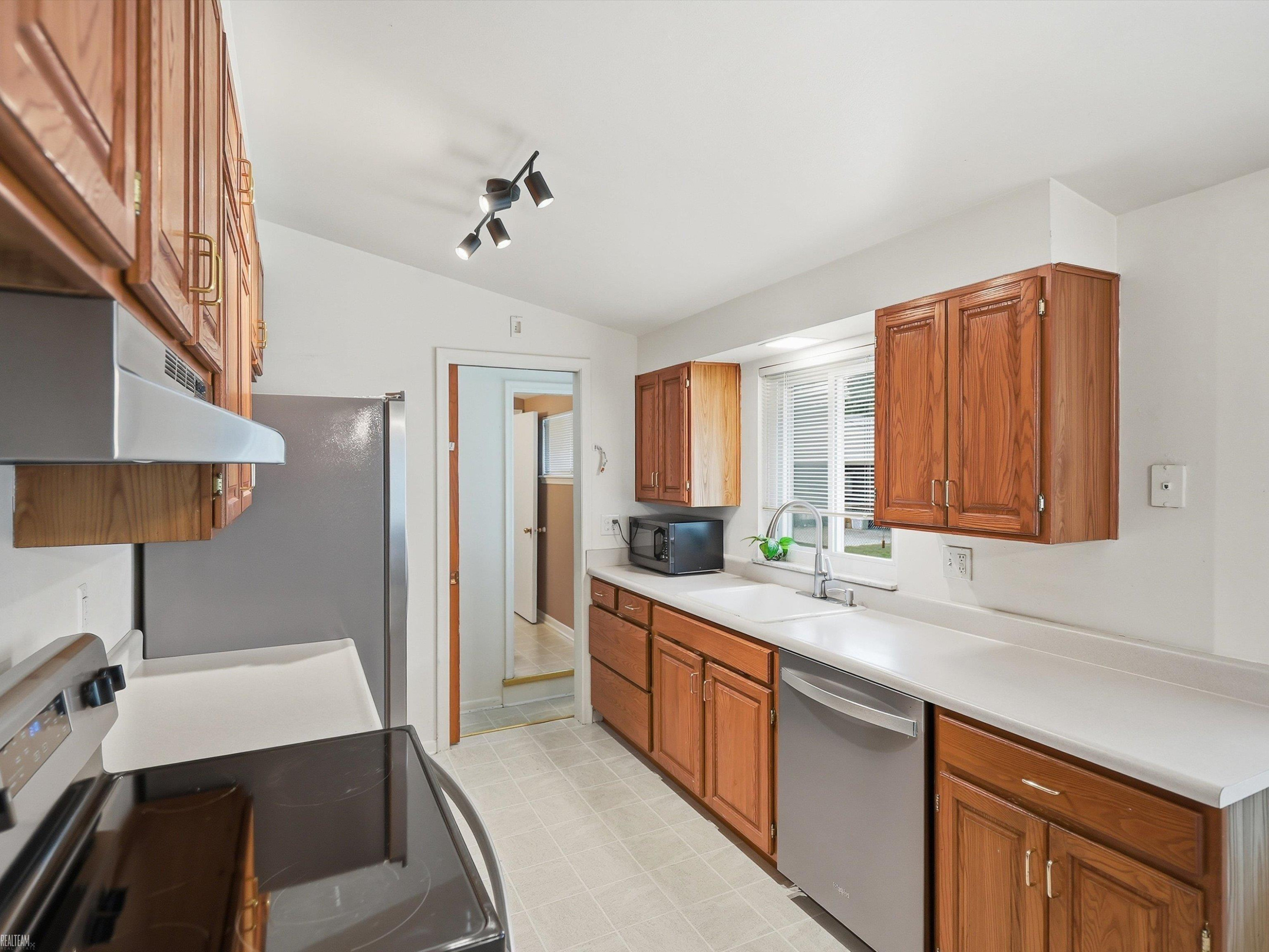 429 W Bloomfield Avenue, Royal Oak, MI 48073 — Photo 11