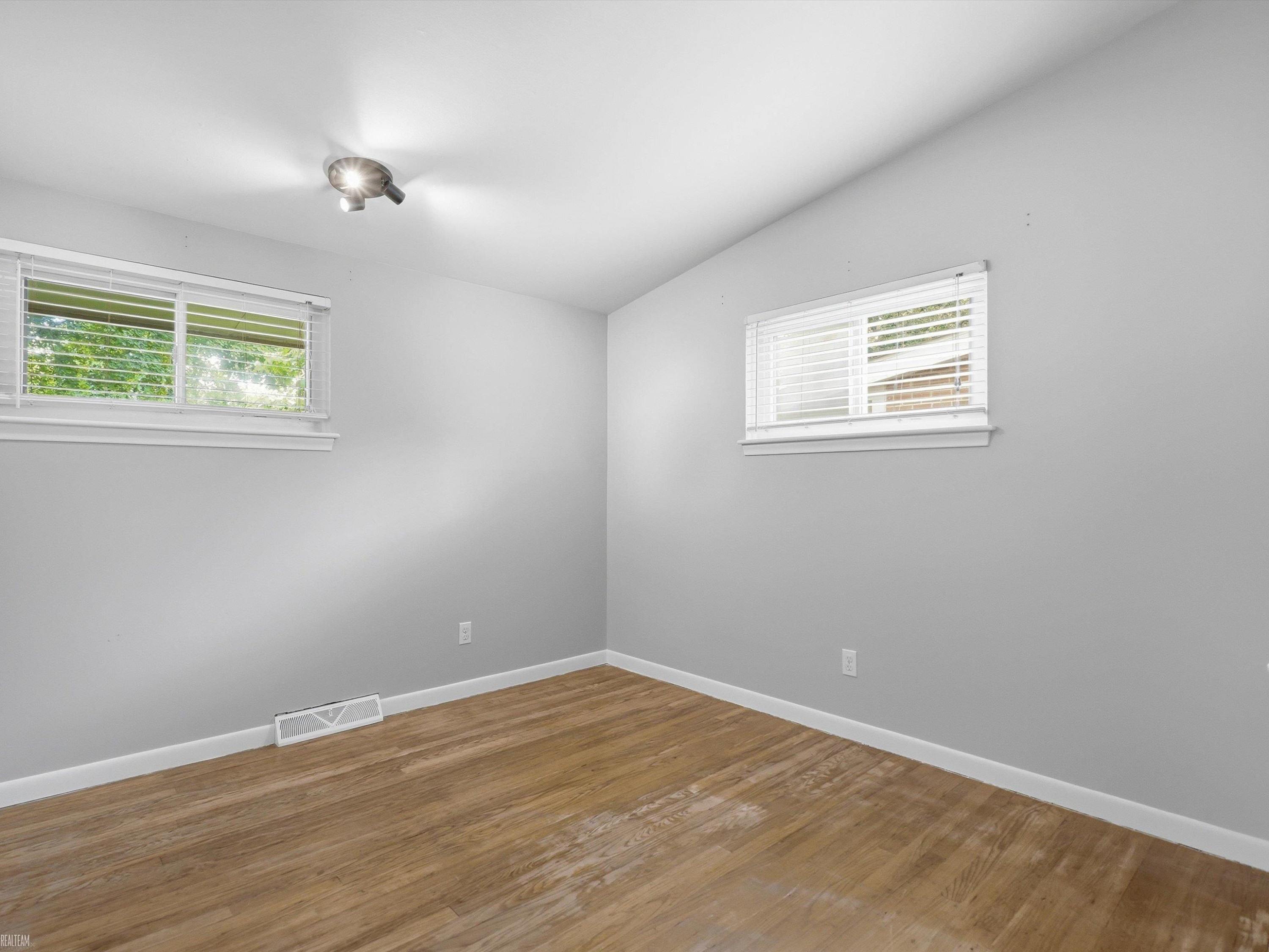 429 W Bloomfield Avenue, Royal Oak, MI 48073 — Photo 17