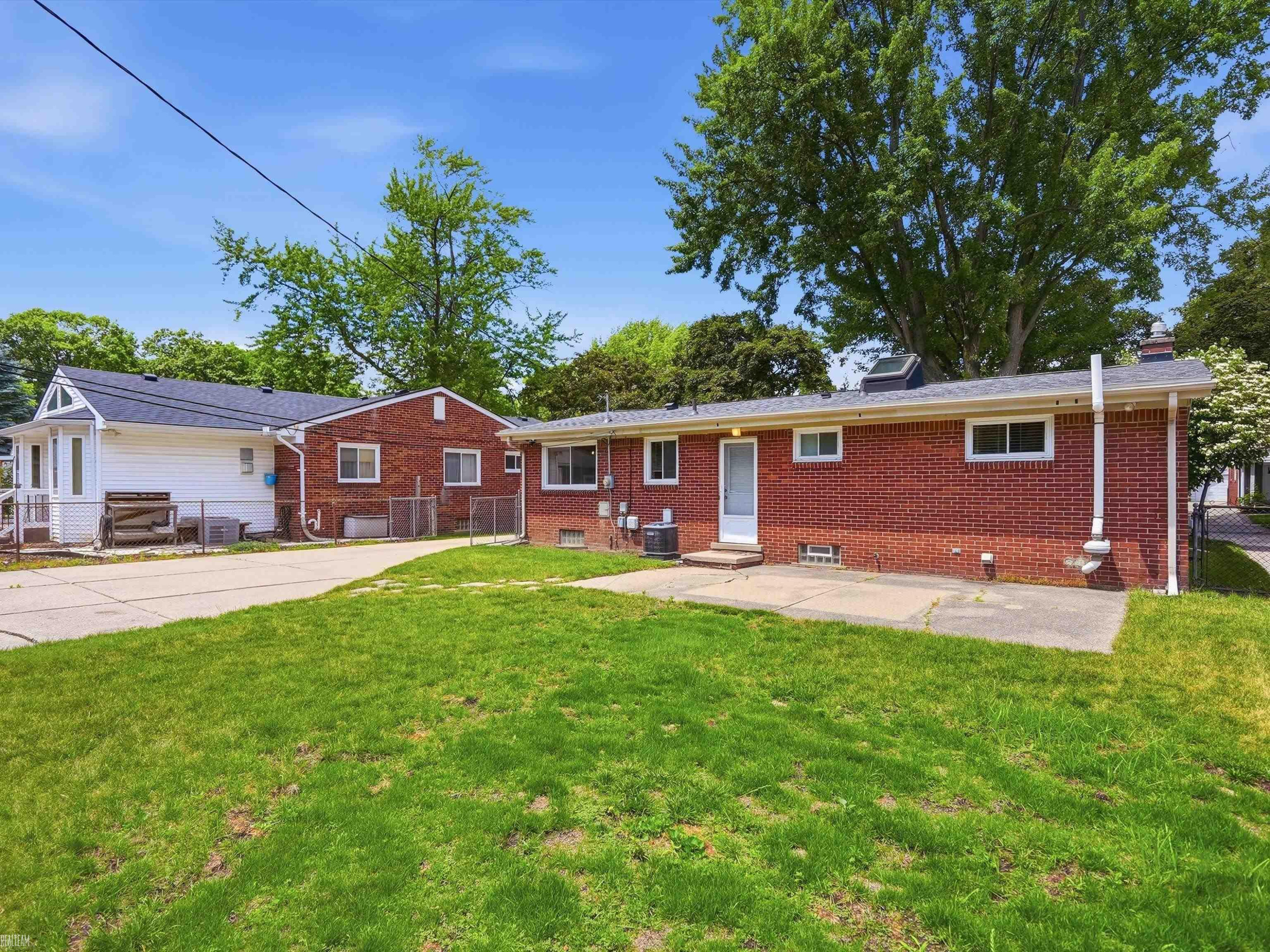 429 W Bloomfield Avenue, Royal Oak, MI 48073 — Photo 30
