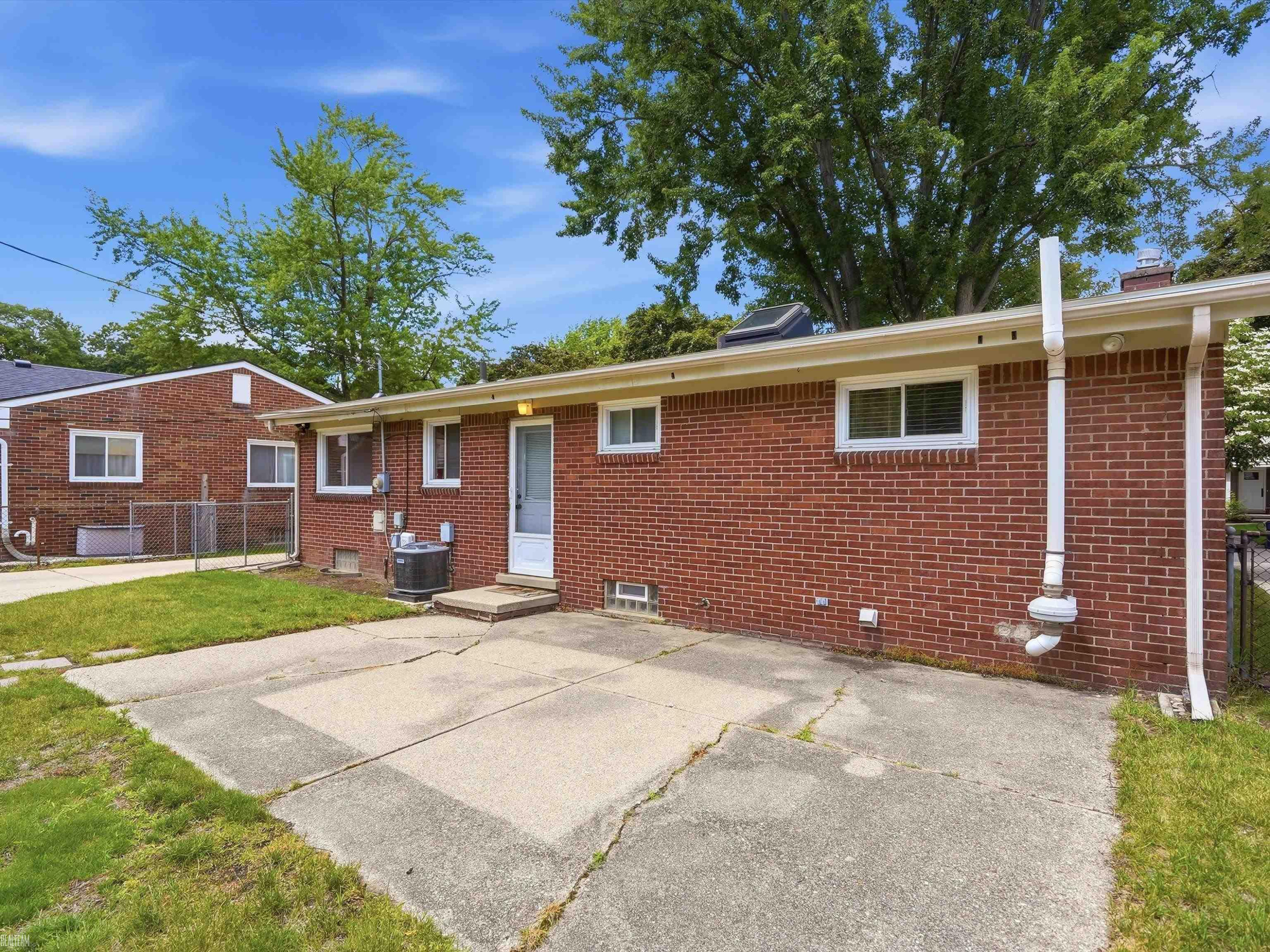 429 W Bloomfield Avenue, Royal Oak, MI 48073 — Photo 31