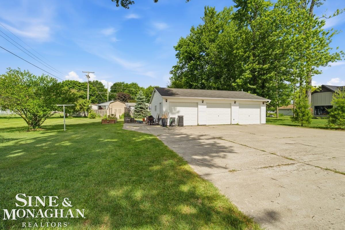 6036 River Road, MI — Photo 2