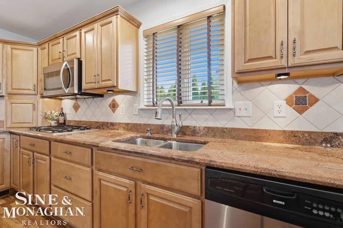 6036 River Road, MI — Photo 17