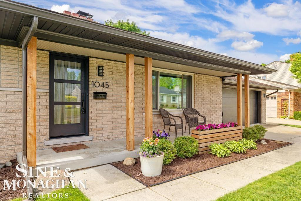 1045 Marian Court, Grosse Pointe Woods, MI 48236 — Photo 3