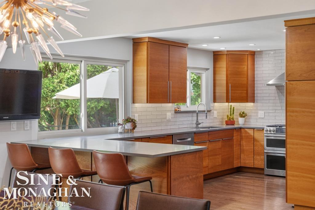 1045 Marian Court, Grosse Pointe Woods, MI 48236 — Photo 12