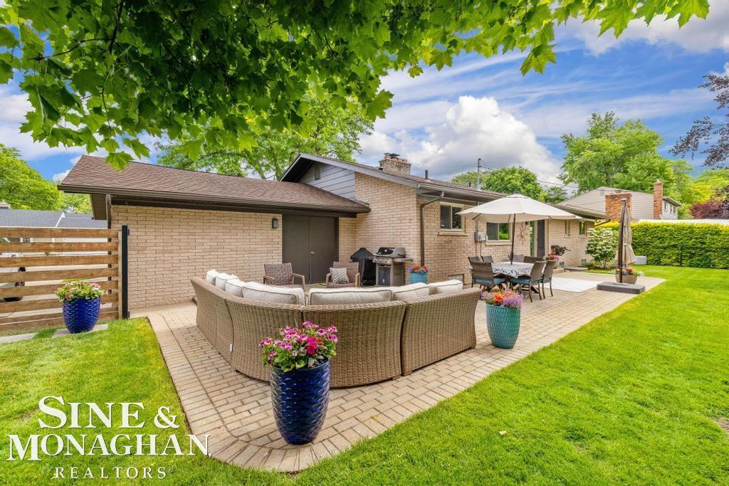 1045 Marian Court, Grosse Pointe Woods, MI 48236 — Photo 45