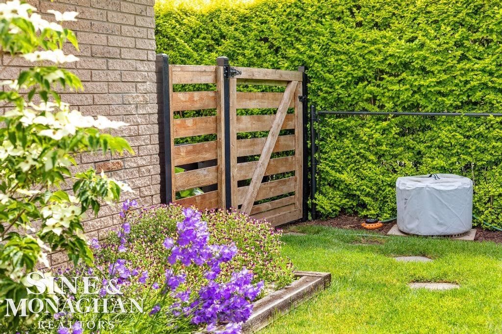 1045 Marian Court, Grosse Pointe Woods, MI 48236 — Photo 47