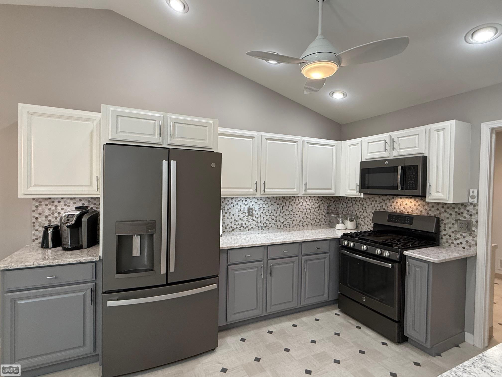 41371 Carmelo W Drive, Clinton Twp, MI 48038 — Photo 9