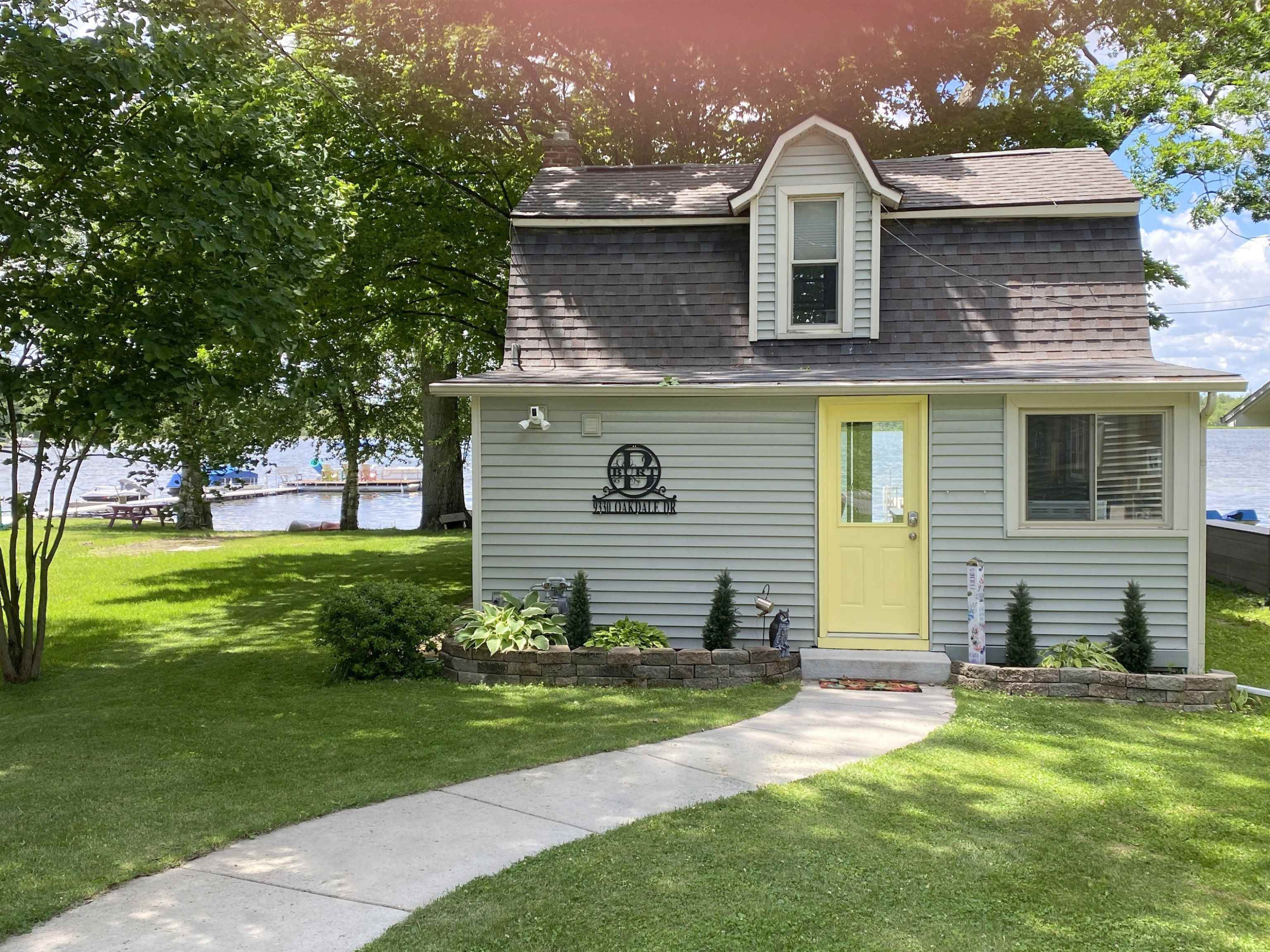 9330 Oakdale Drive, Laingsburg, MI 48848 — front exterior