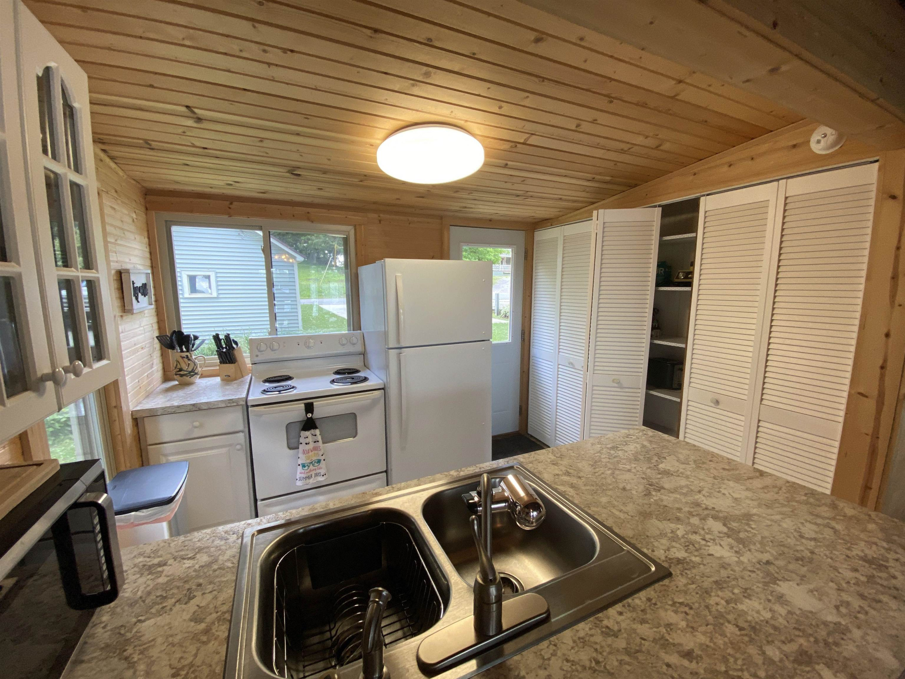 9330 Oakdale Drive, Laingsburg, MI 48848 — Photo 3