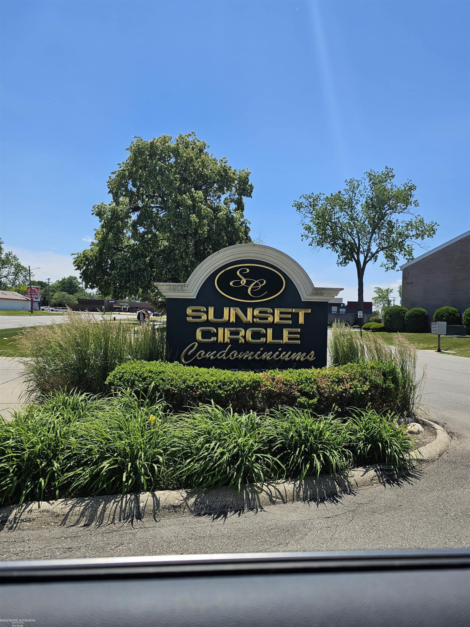 409 Sunset Lane, Unit 32, Saint Clair Shores, MI 48082 — Photo 2