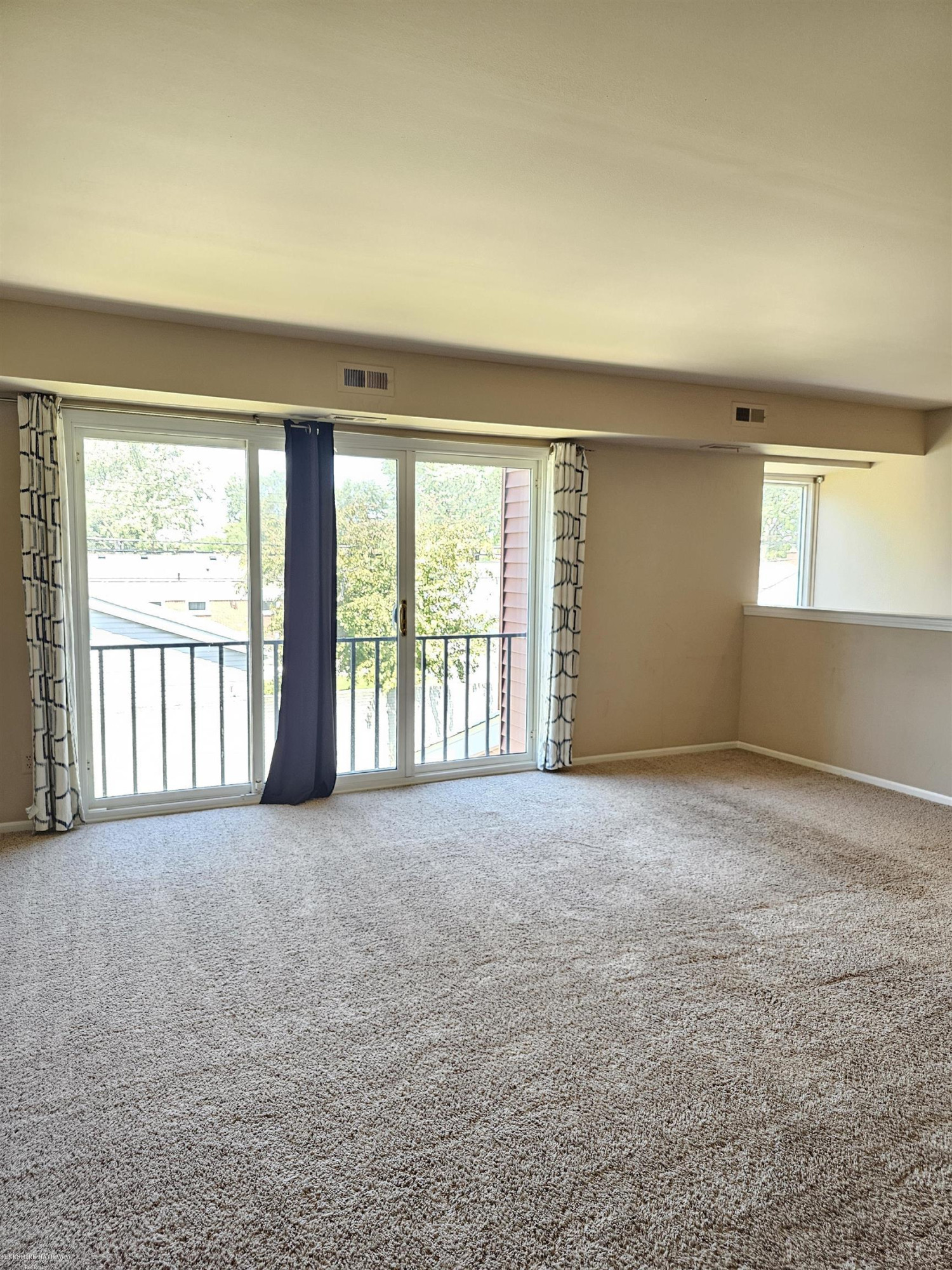 409 Sunset Lane, Unit 32, Saint Clair Shores, MI 48082 — Photo 4