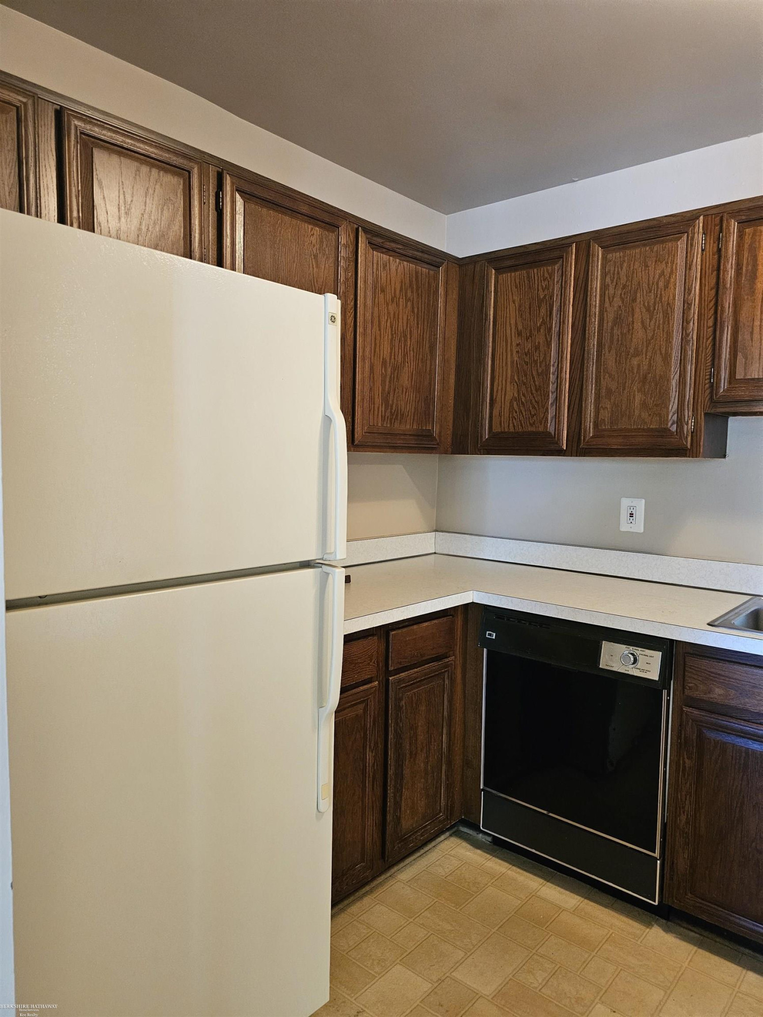 409 Sunset Lane, Unit 32, Saint Clair Shores, MI 48082 — Photo 6
