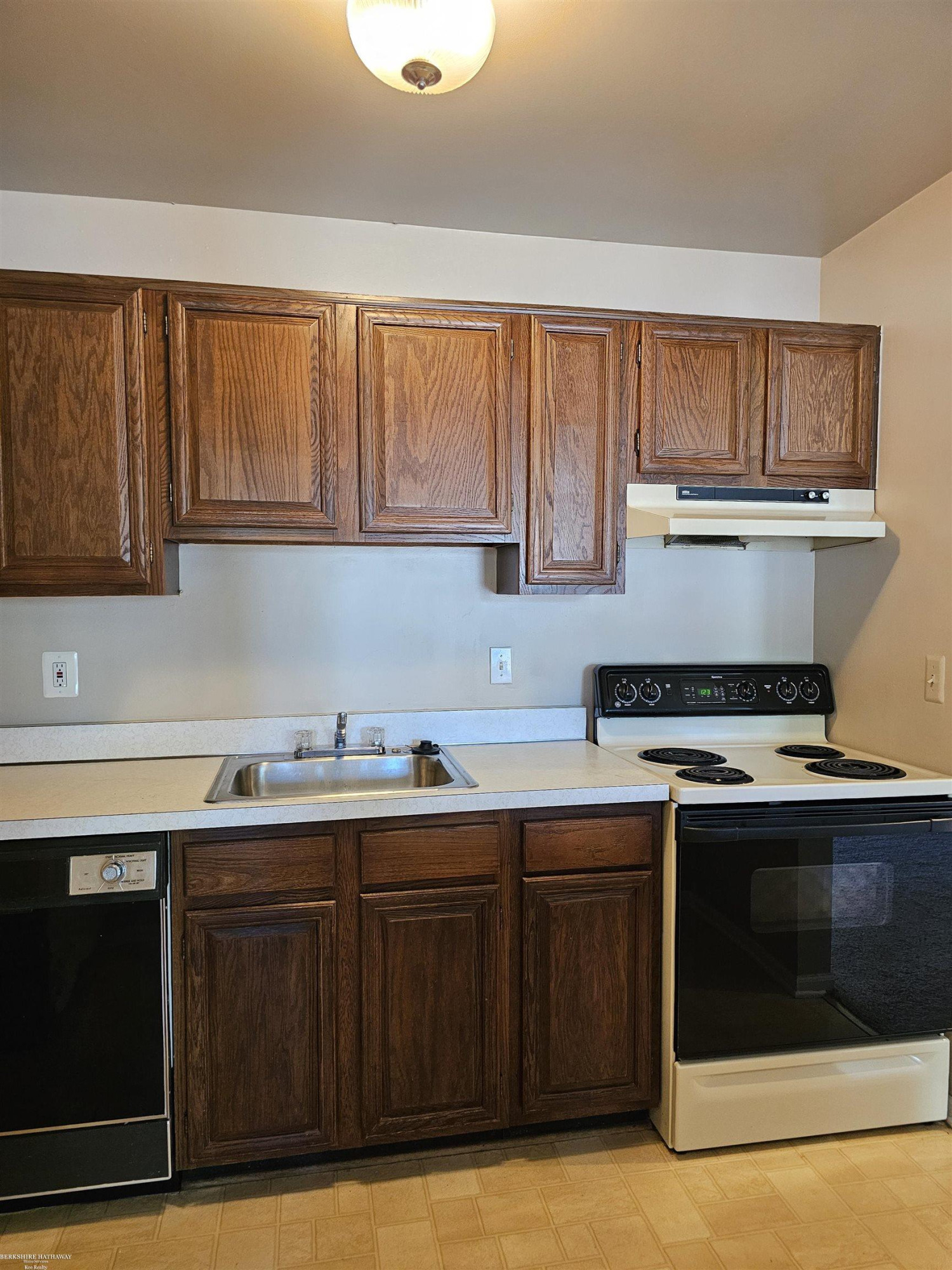 409 Sunset Lane, Unit 32, Saint Clair Shores, MI 48082 — Photo 7
