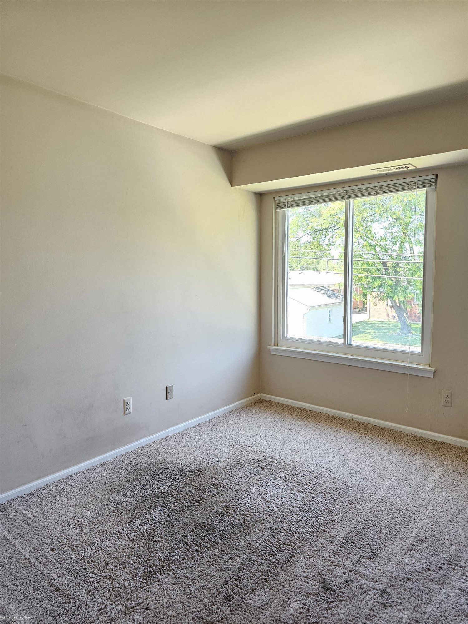 409 Sunset Lane, Unit 32, Saint Clair Shores, MI 48082 — Photo 14