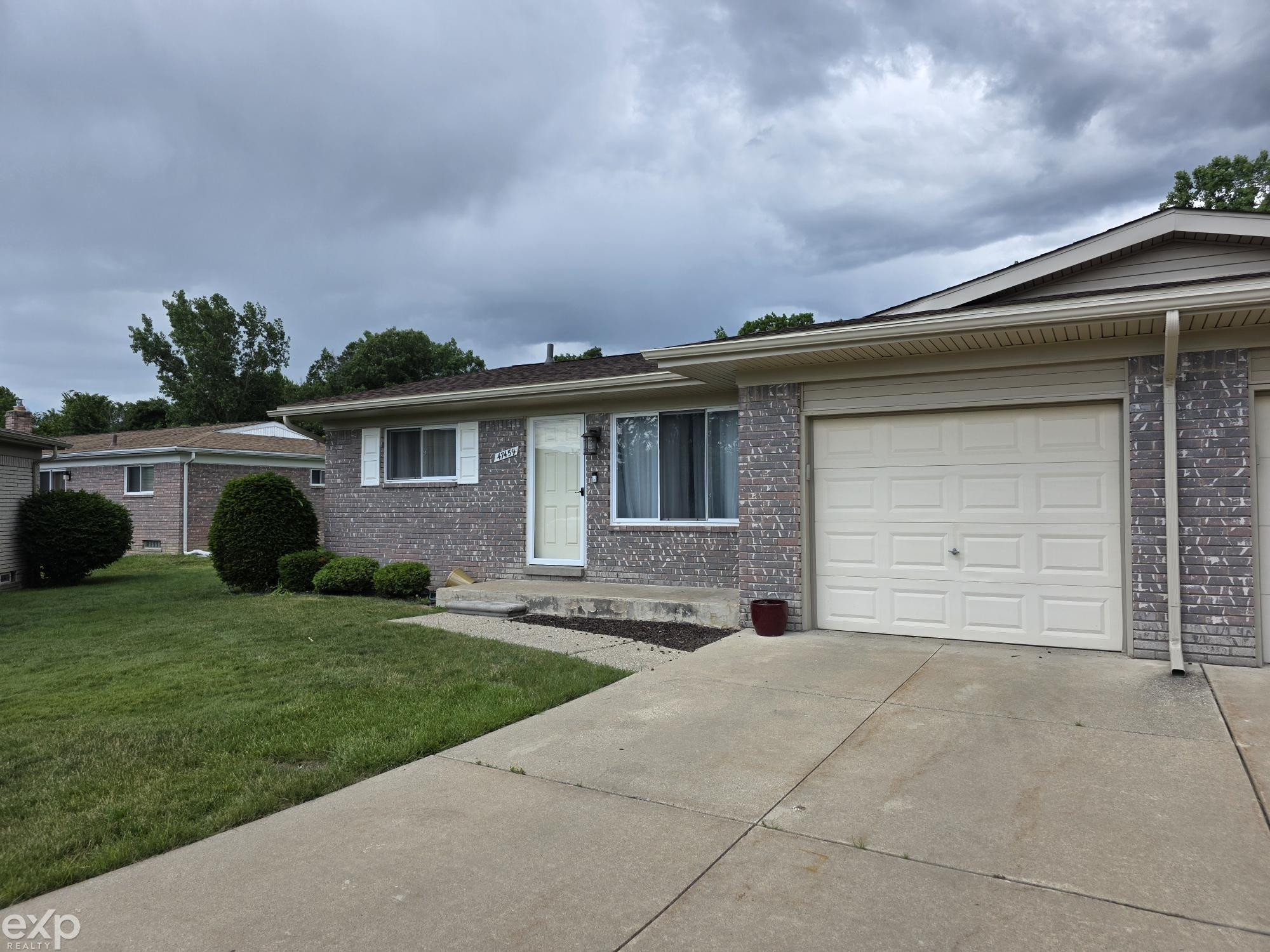 47459 Michele Court, MI 48047 — Photo 2