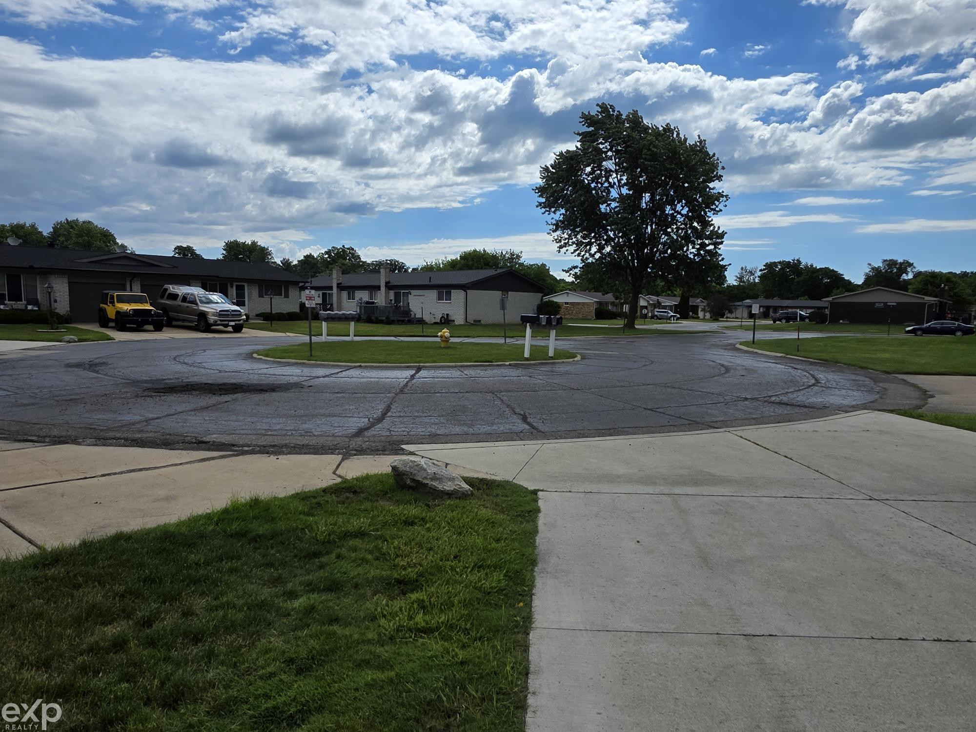 47459 Michele Court, MI 48047 — Photo 3