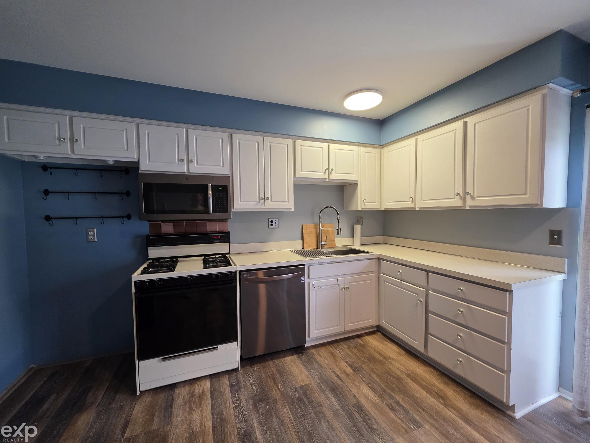 47459 Michele Court, MI 48047 — Photo 6