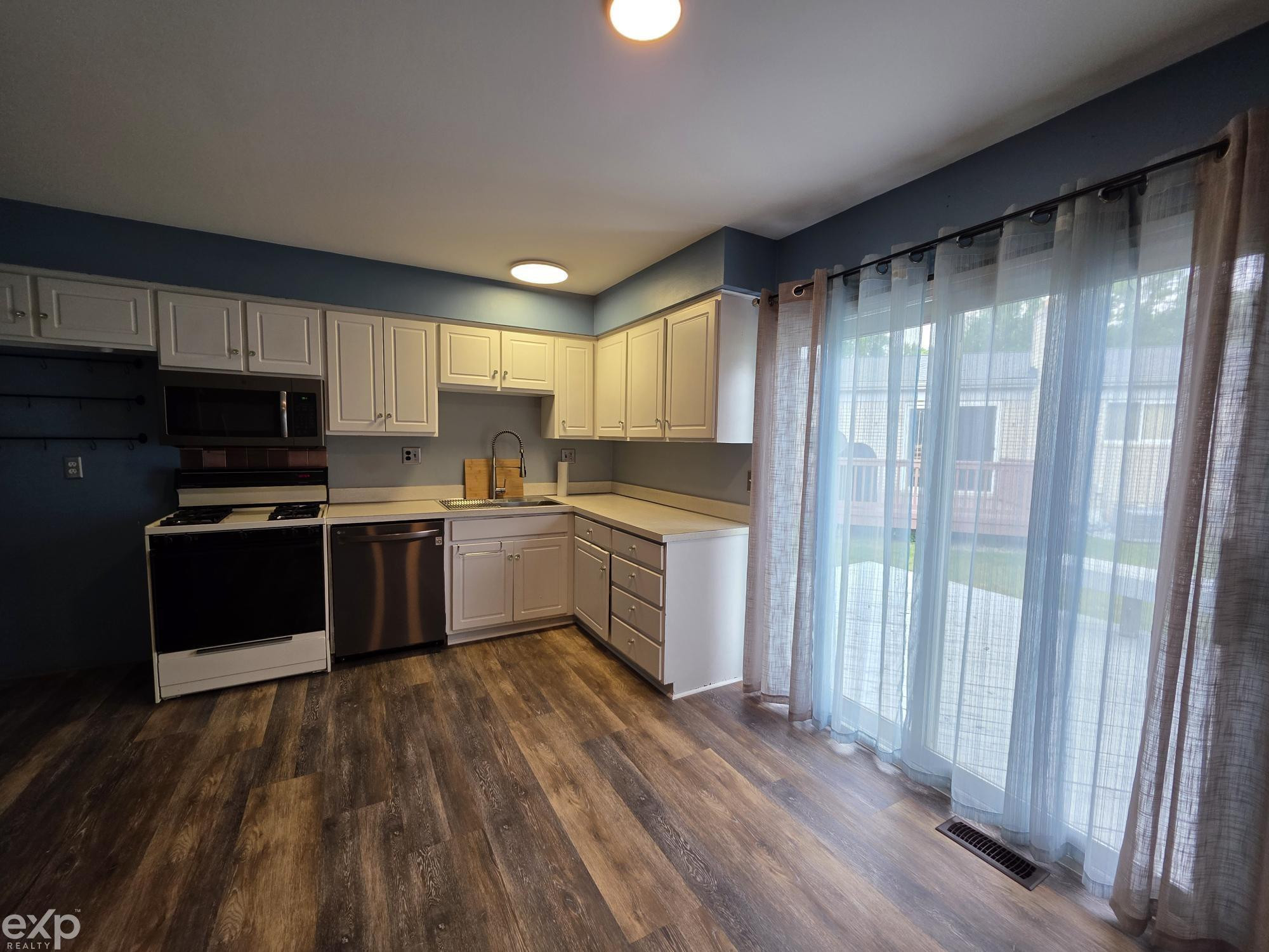 47459 Michele Court, MI 48047 — Photo 7