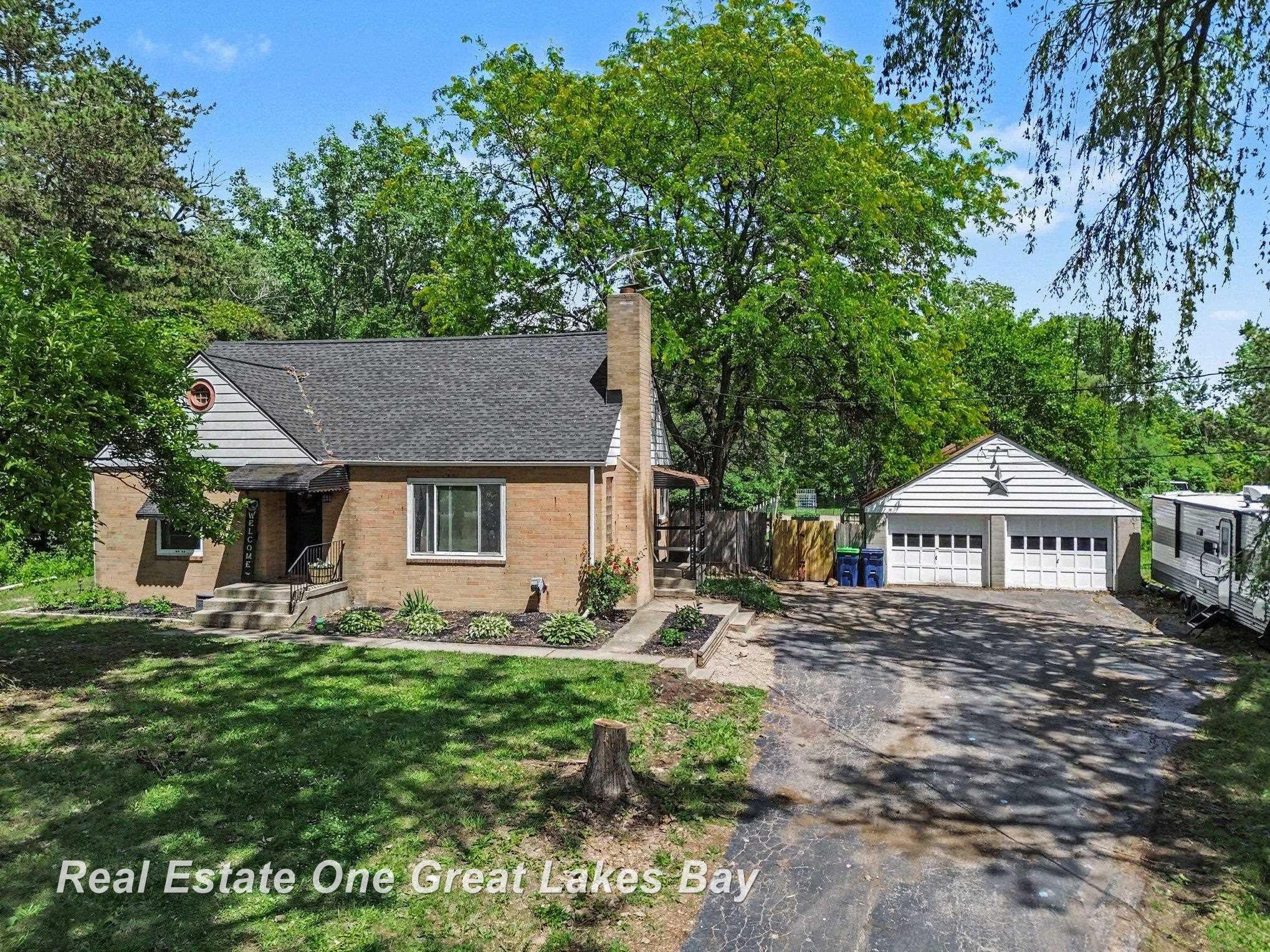 5250 N Center Road, Saginaw, MI 48604