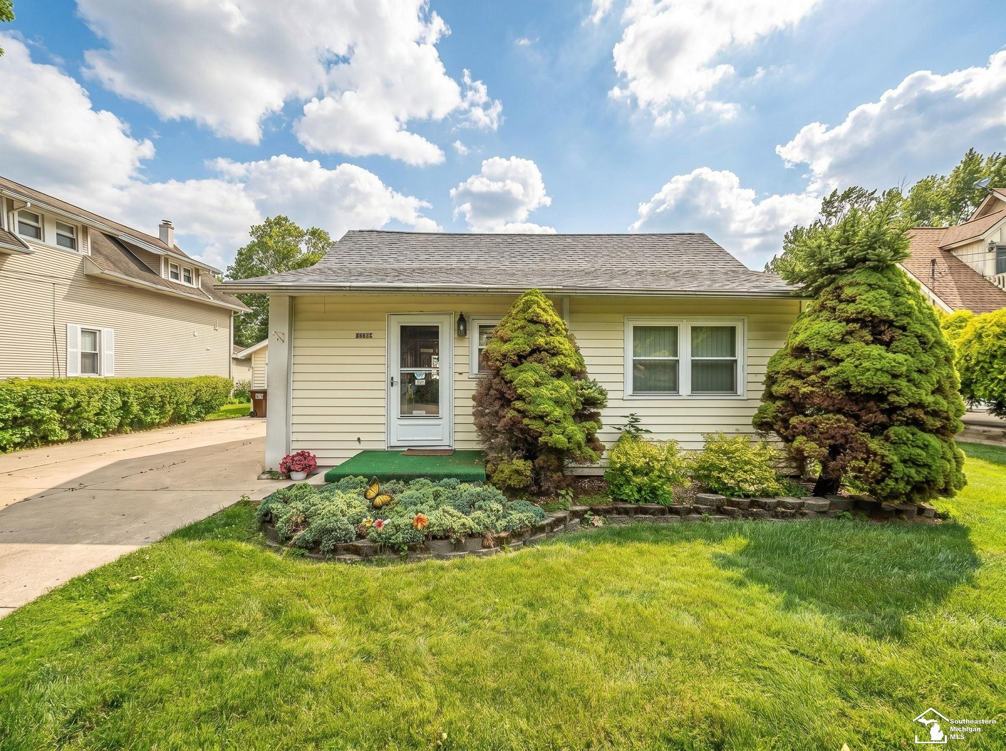 13857 Lake Drive, Monroe, MI 48161