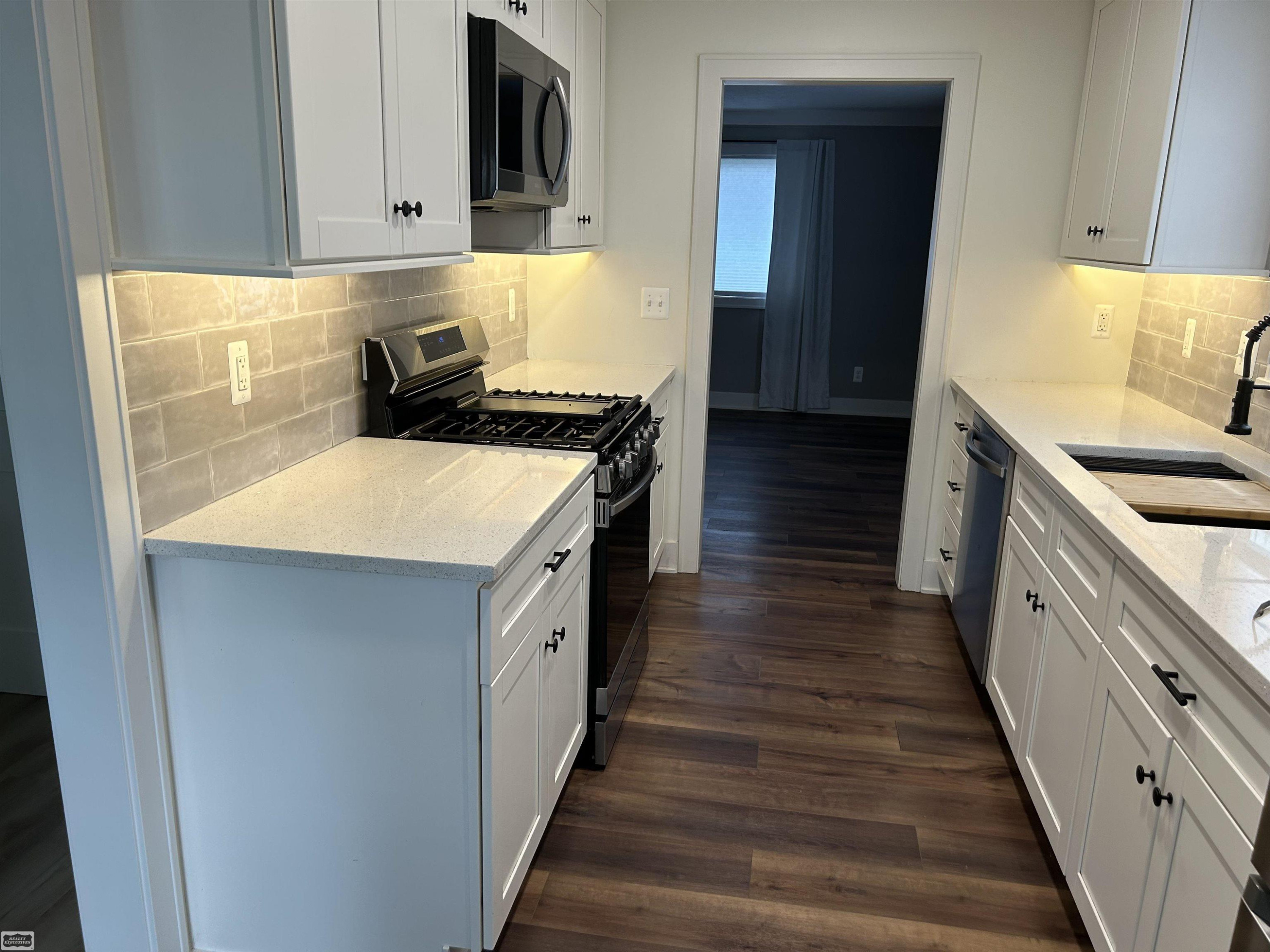 930 W 3rd Street, Rochester, MI 48307 — Photo 9