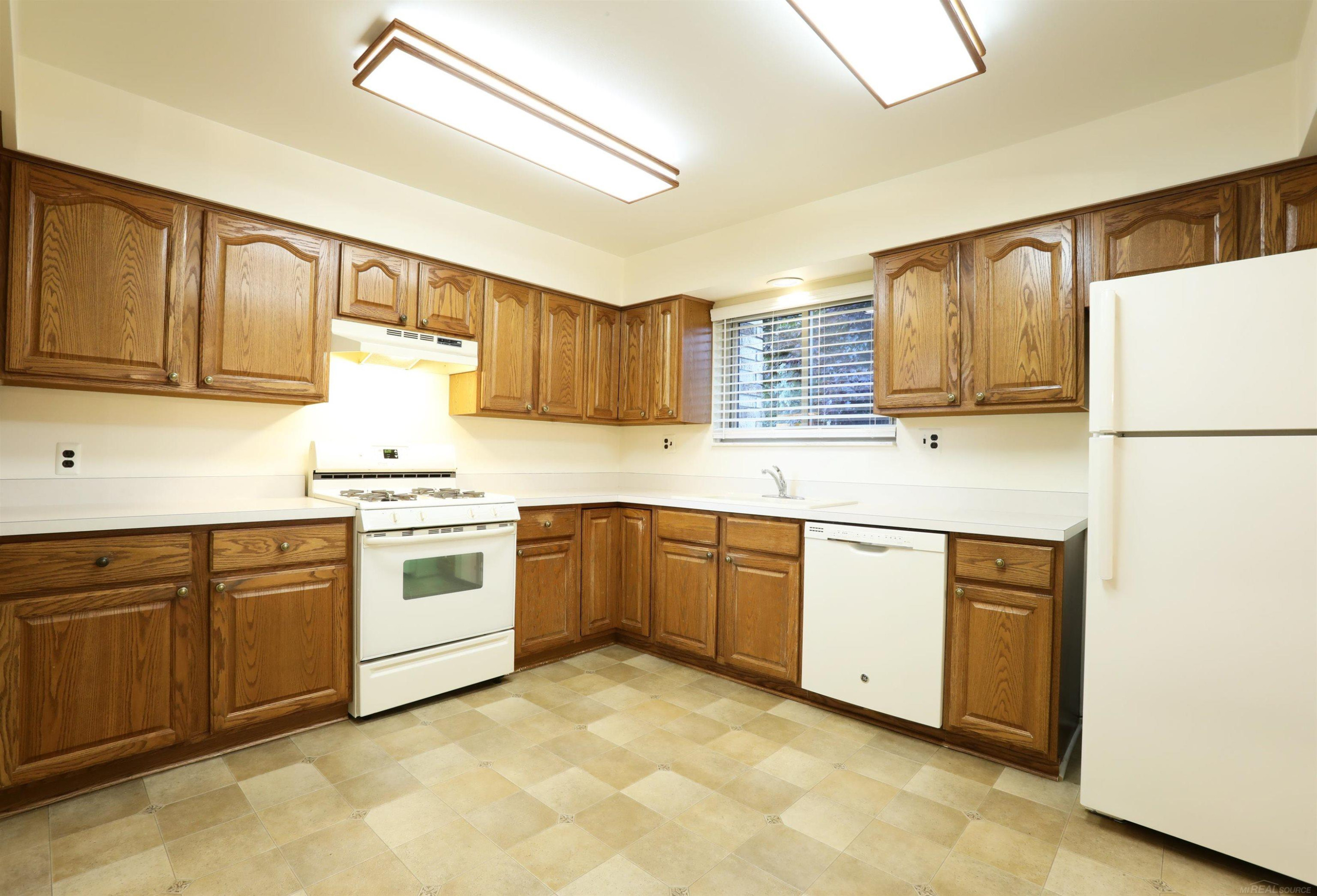39549 Chantilly Drive, Sterling Heights, MI 48313 — Photo 11