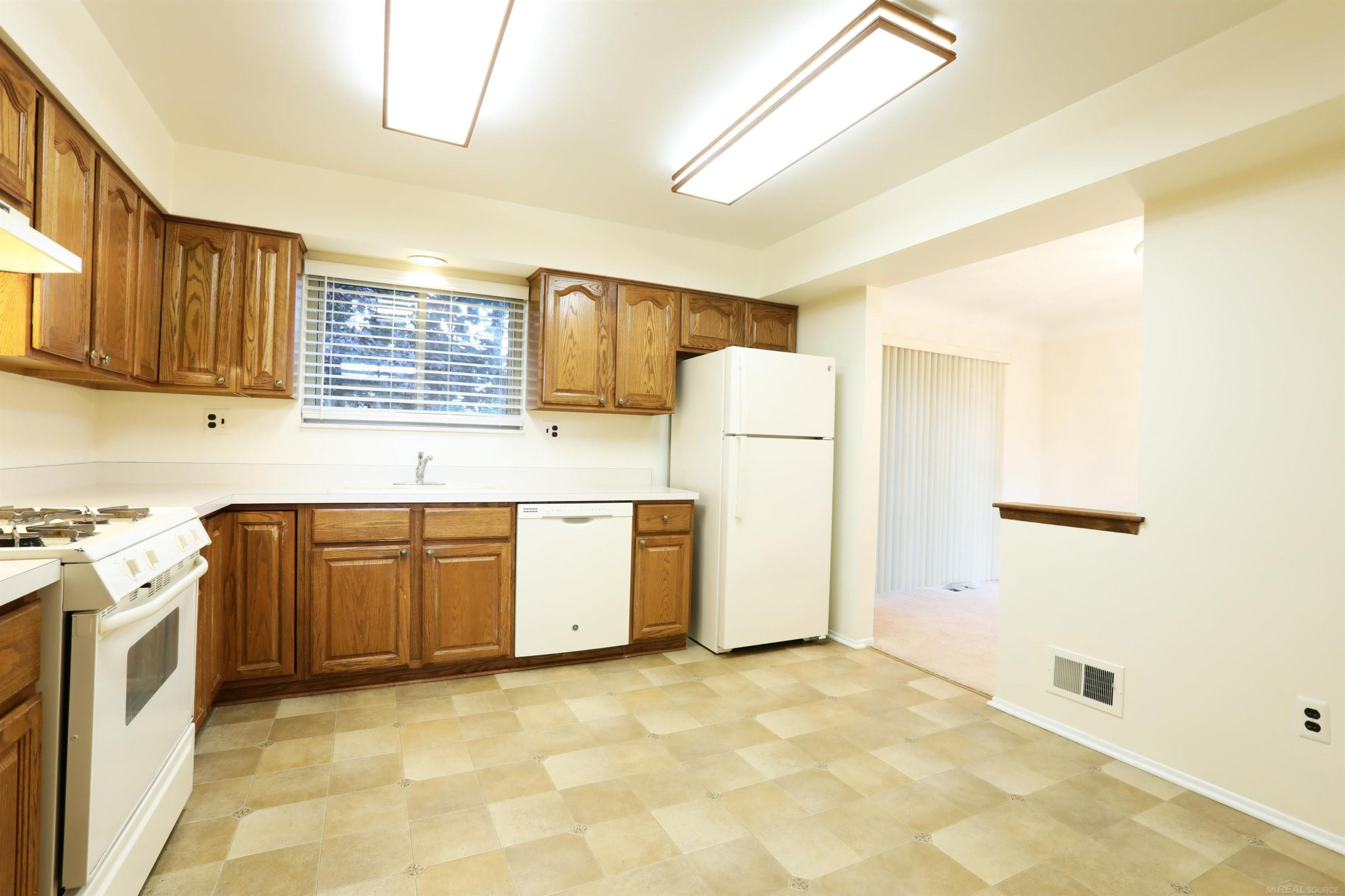 39549 Chantilly Drive, Sterling Heights, MI 48313 — Photo 12