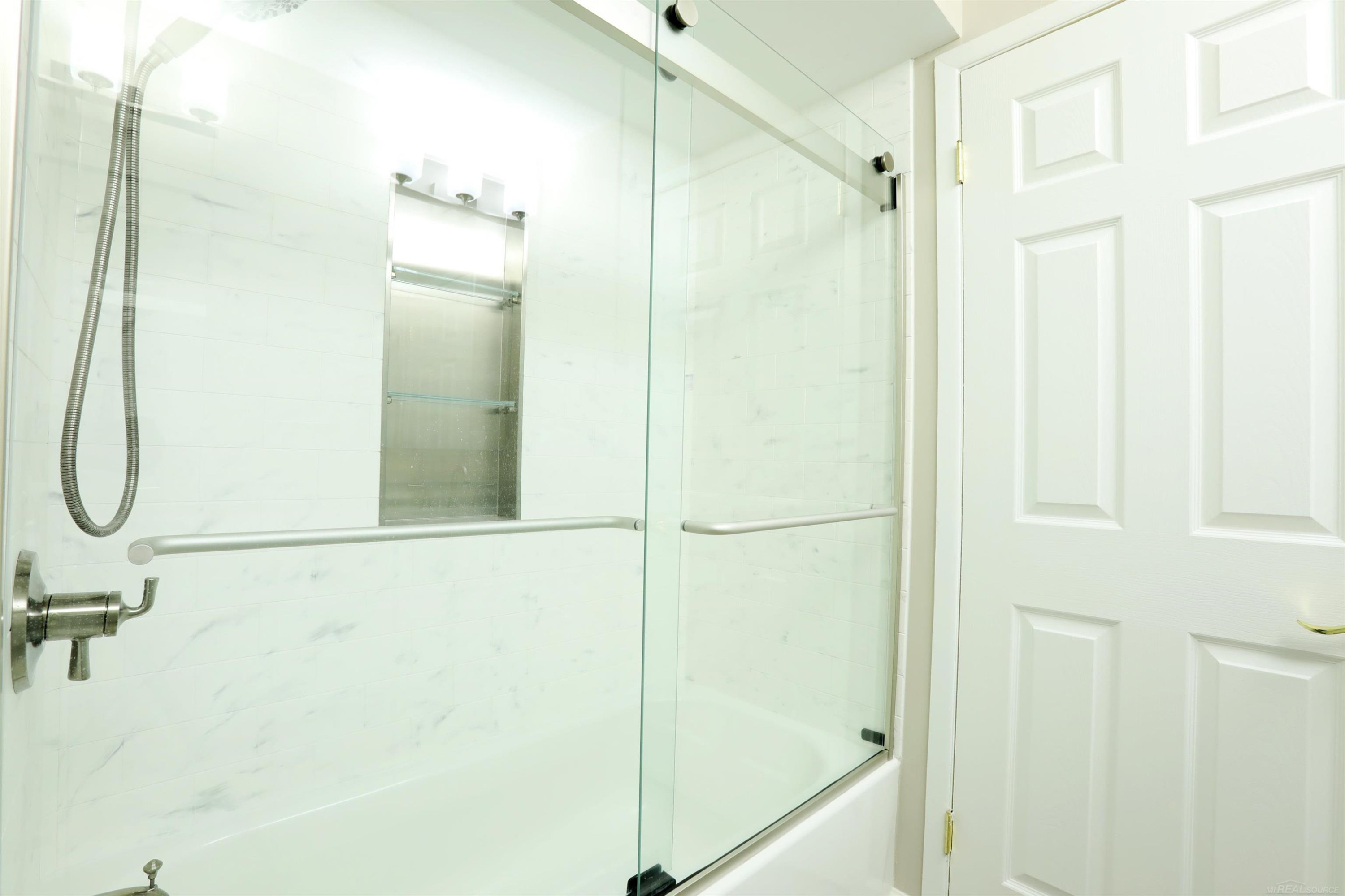 39549 Chantilly Drive, Sterling Heights, MI 48313 — Photo 19
