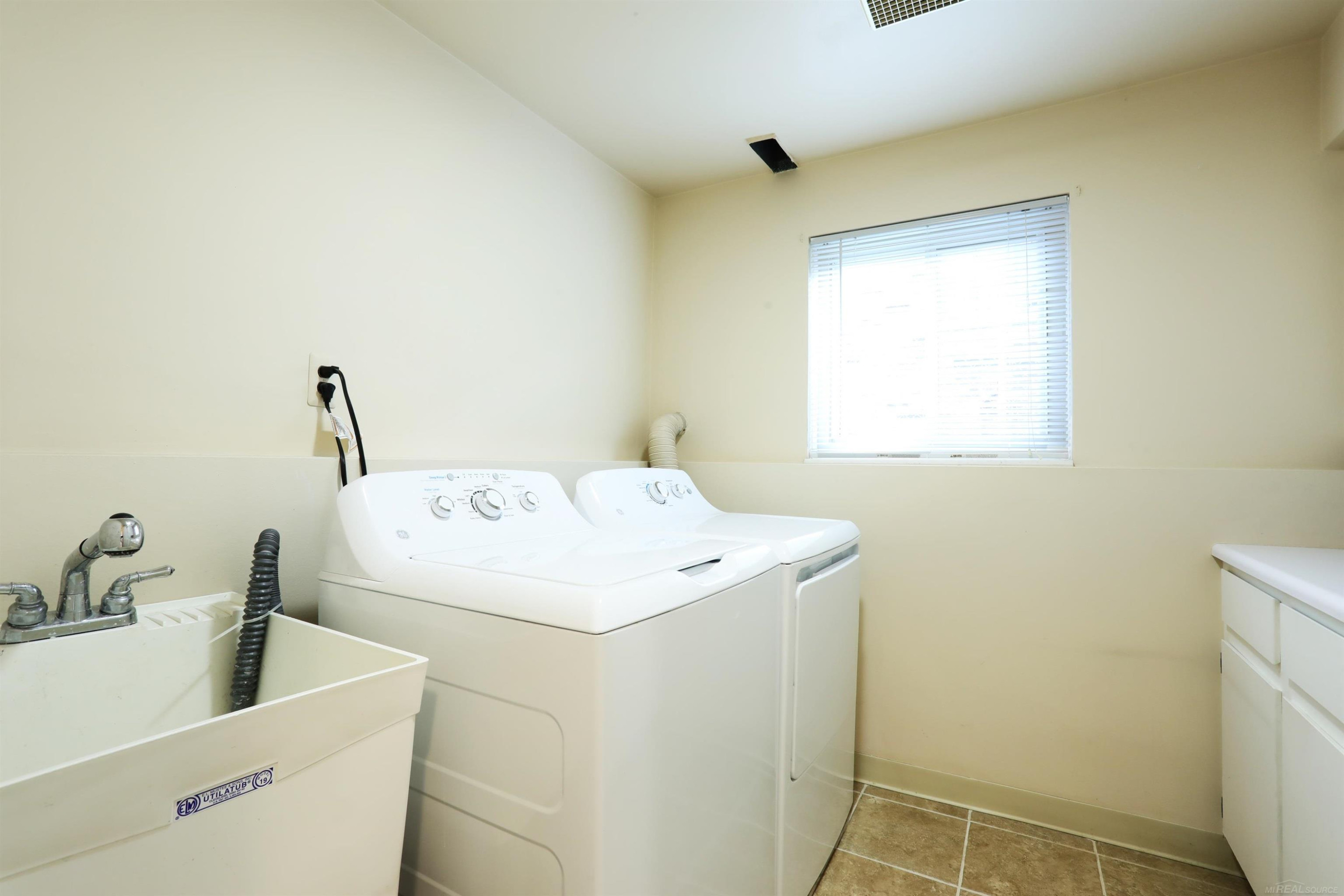 39549 Chantilly Drive, Sterling Heights, MI 48313 — Photo 25