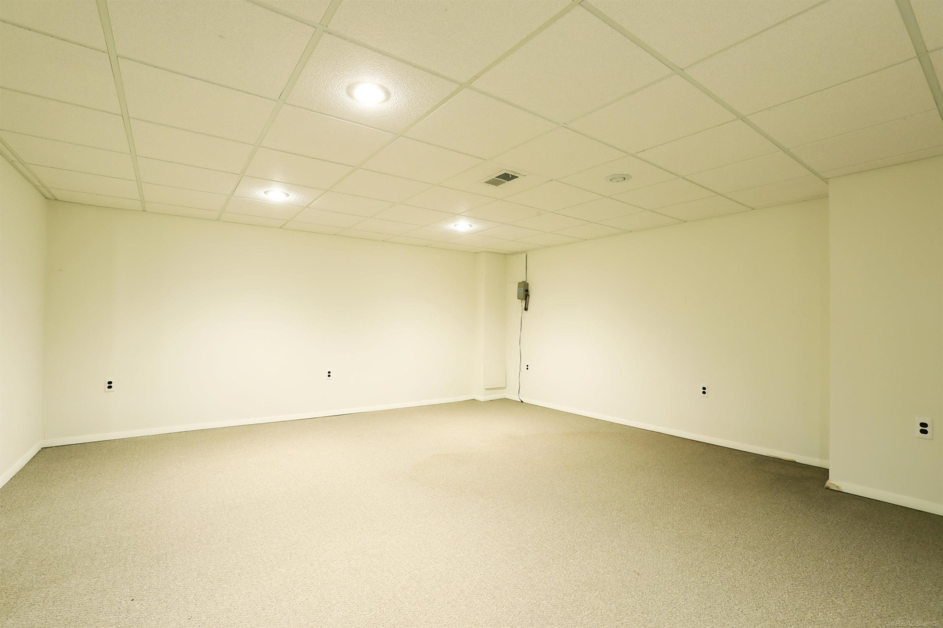 39549 Chantilly Drive, Sterling Heights, MI 48313 — Photo 34